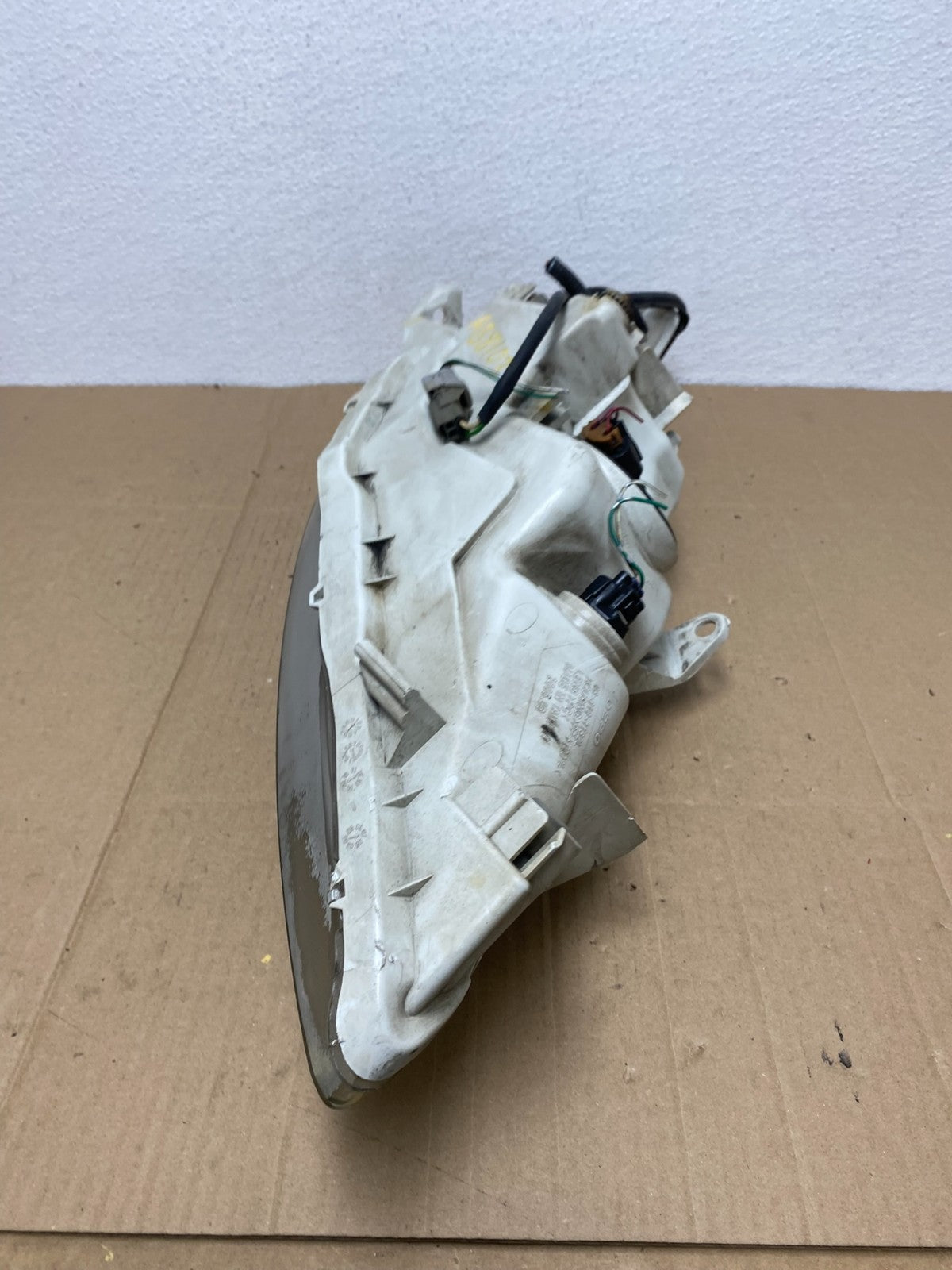 2005 to 2006 Toyota Camry Left Driver LH Halogen Headlight AB8103 DW10