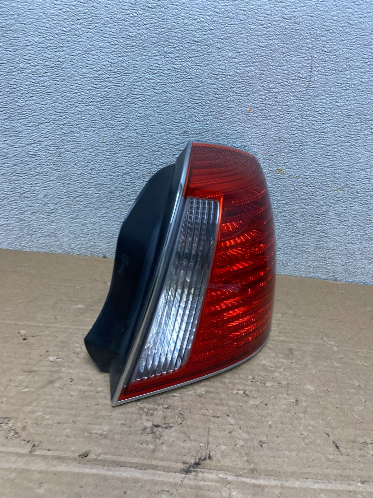 2004 to 2005 Hyundai XG350 Passenger Right Side Tail Light AB4818 LK2