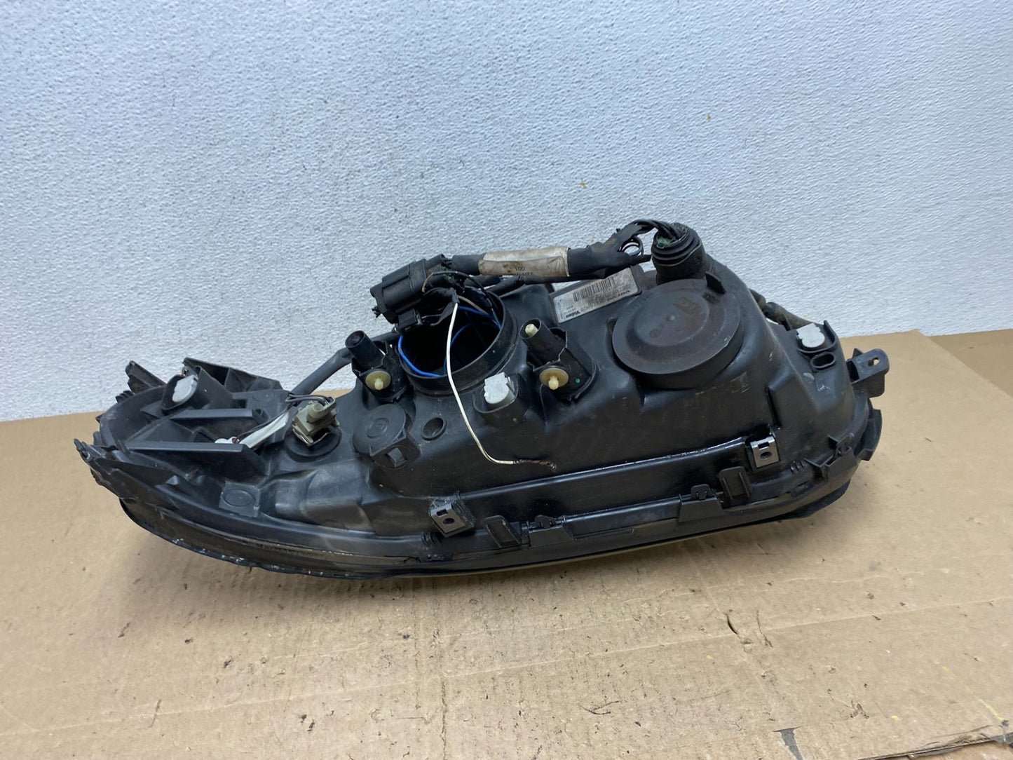 2005 to 2007 Volvo XC70 V70 Passenger Right Passenger RH Headlight AE6603 DW8
