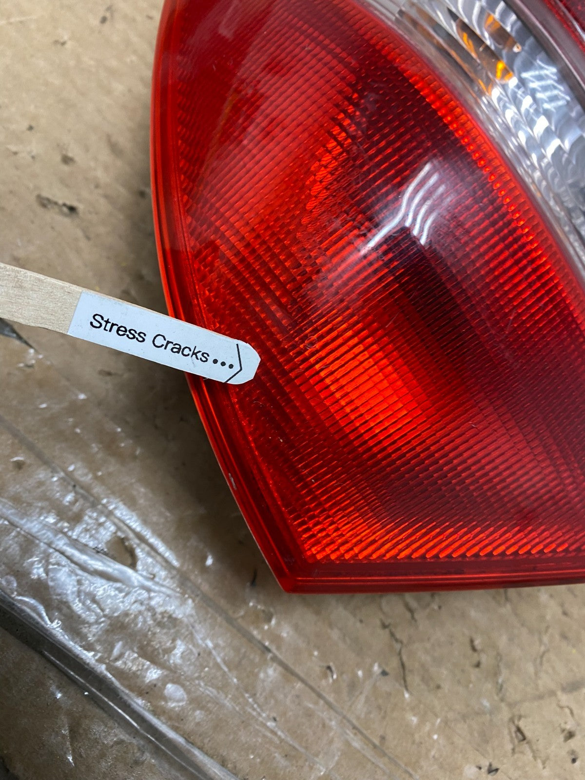 2001-2004 Mercedes-Benz C230 C240 W203 C-Class Right Passenger Tail Light Z31064