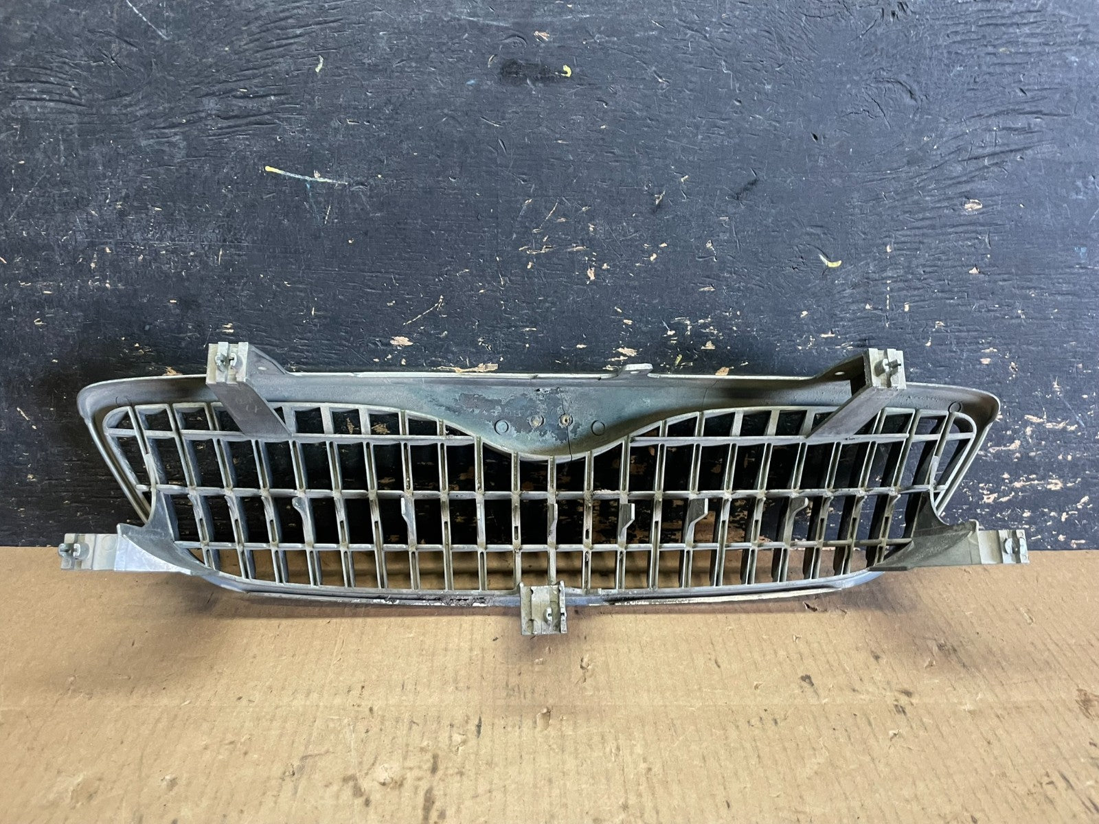 1998 1999 Mazda 626 Front Upper Grill Grille Oem AA5945 DG7
