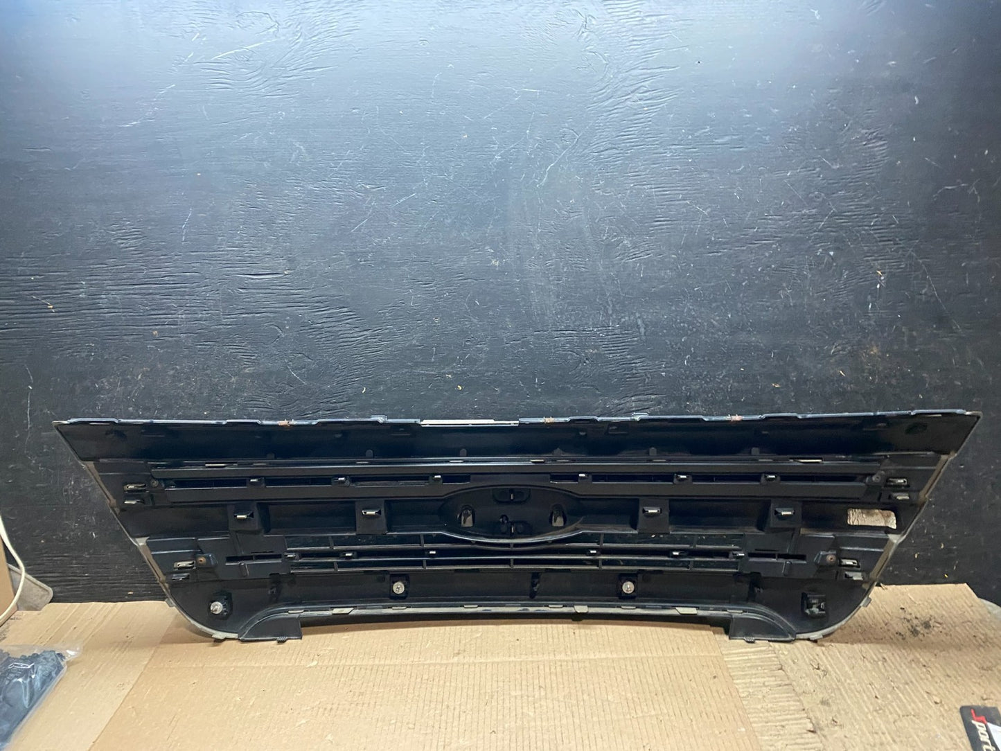 2011 to 2015 Ford Explorer Upper Front Grill Grille Oem W5954 DG8