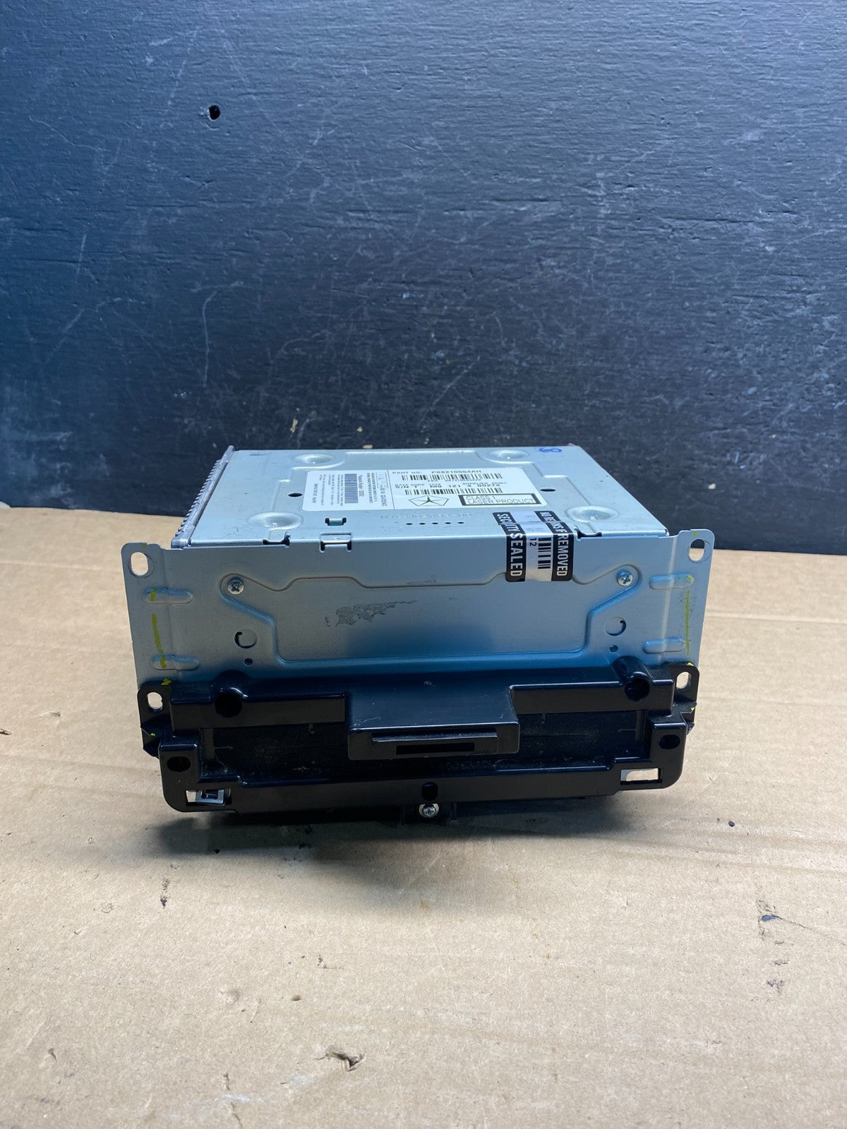 2011 to 2014 Chrysler 300 Am Fm Cd Player Radio Receiver AE8143 DG0