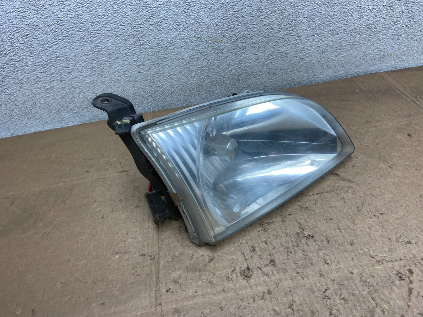 2001 2002 2003 Toyota Sienna Right Passenger Rh Side Headlight Halogen Y8167 DW2