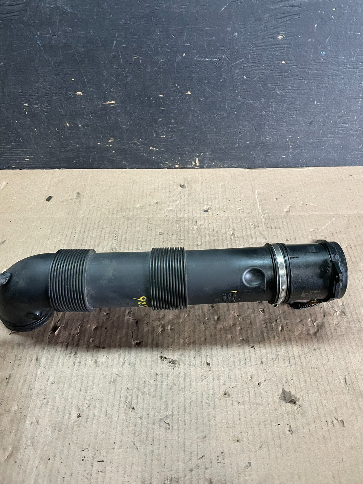 2008 - 2010 Porsche Cayenne 3.2 Right Air Intake Hose OEM M8960 DG1