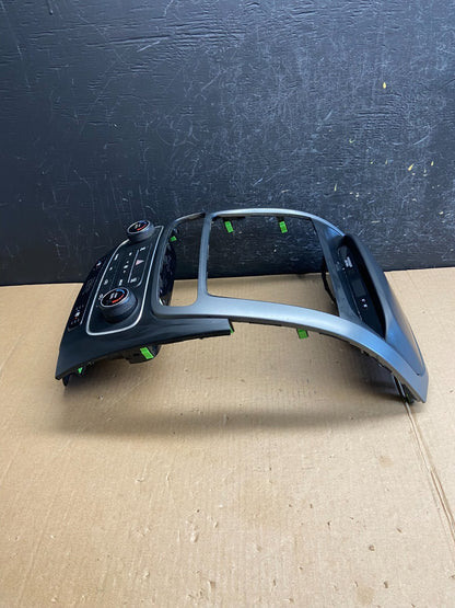 2014 2015 Kia Sorento Center Radio Climate Control Clock Trim Heat Seat ae44262
