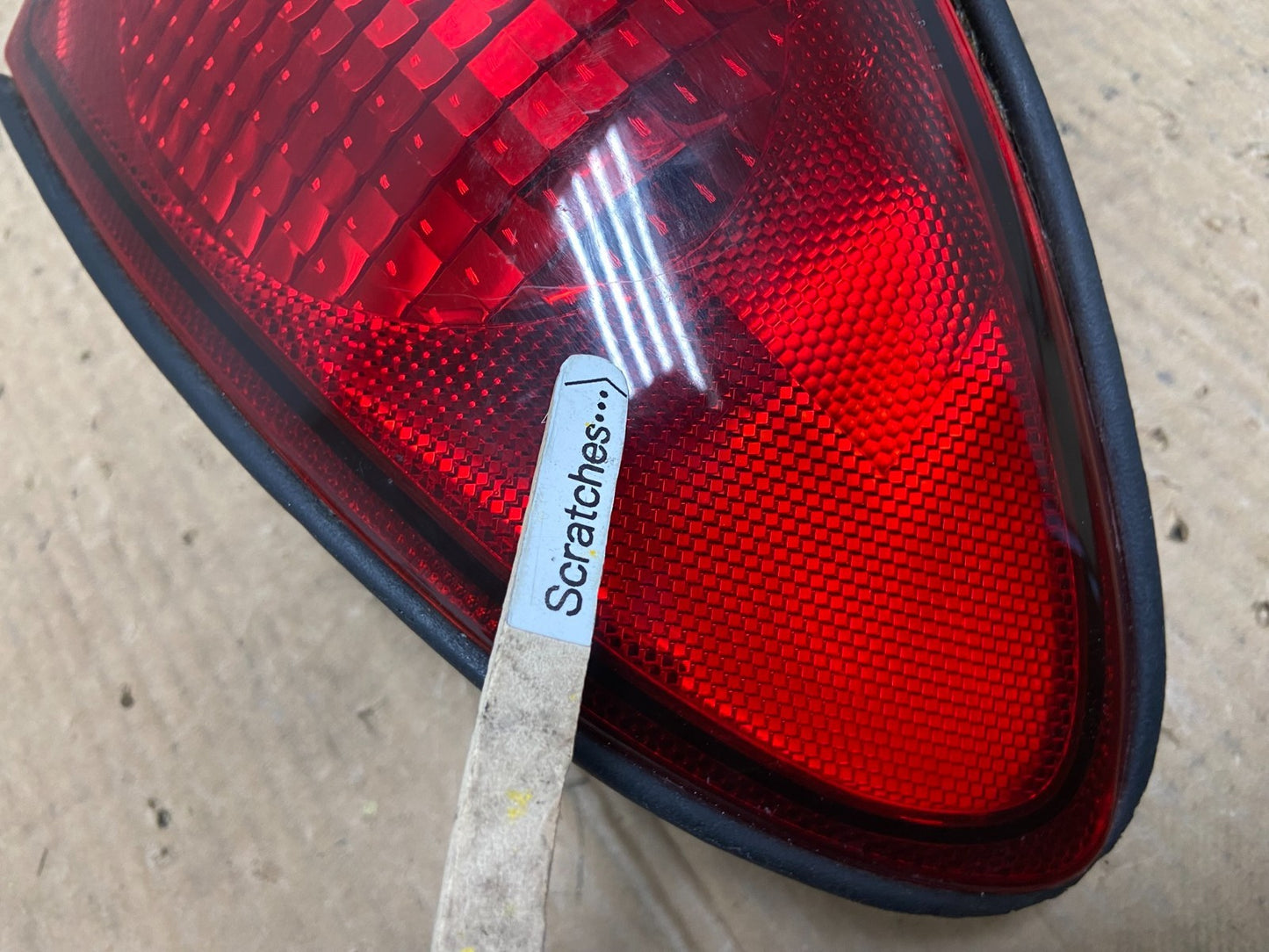 2000 to 2002 Chevrolet Cavalier Right Passenger Side Tail Light OEM AA66323