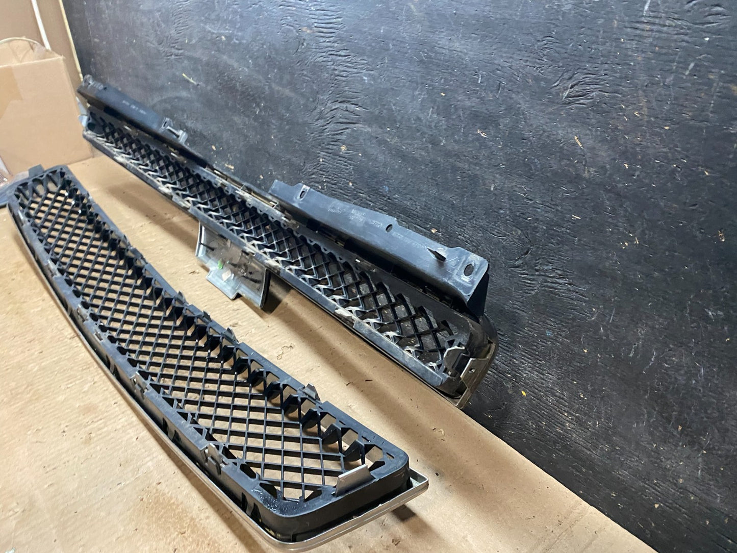 2007 to 2014 Chevrolet Tahoe Suburban Lower Upper Grill Grille Set Oem U0272 DG5