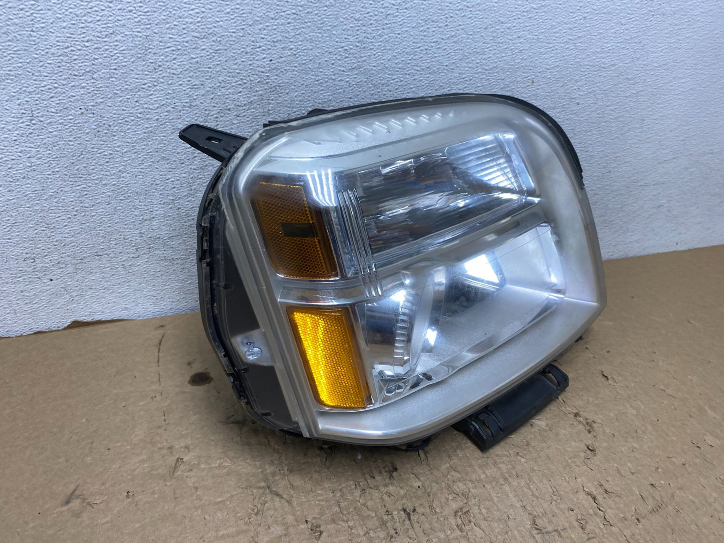 2010 to 2015 GMC Terrain Halogen Passenger Right Rh Side Headlight AF9480 DW2
