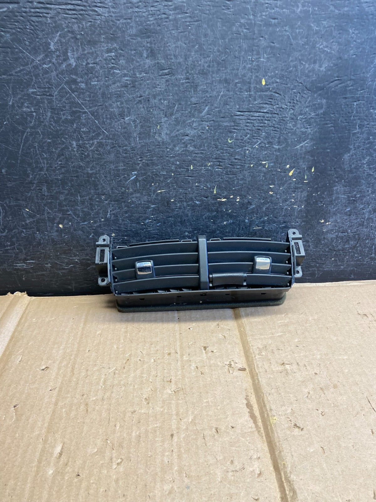 2011 to 2014 Ford Edge Center Dash Radio Panel Air Vent AH5683 DG0