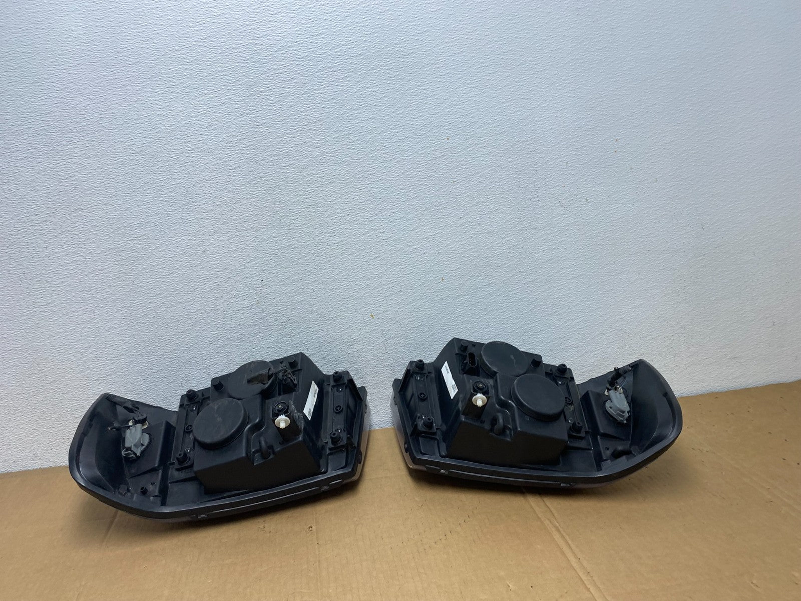 2002 to 2009 Gmc Envoy Left+Right Set Black Headlights Halogen AD0730 DW6