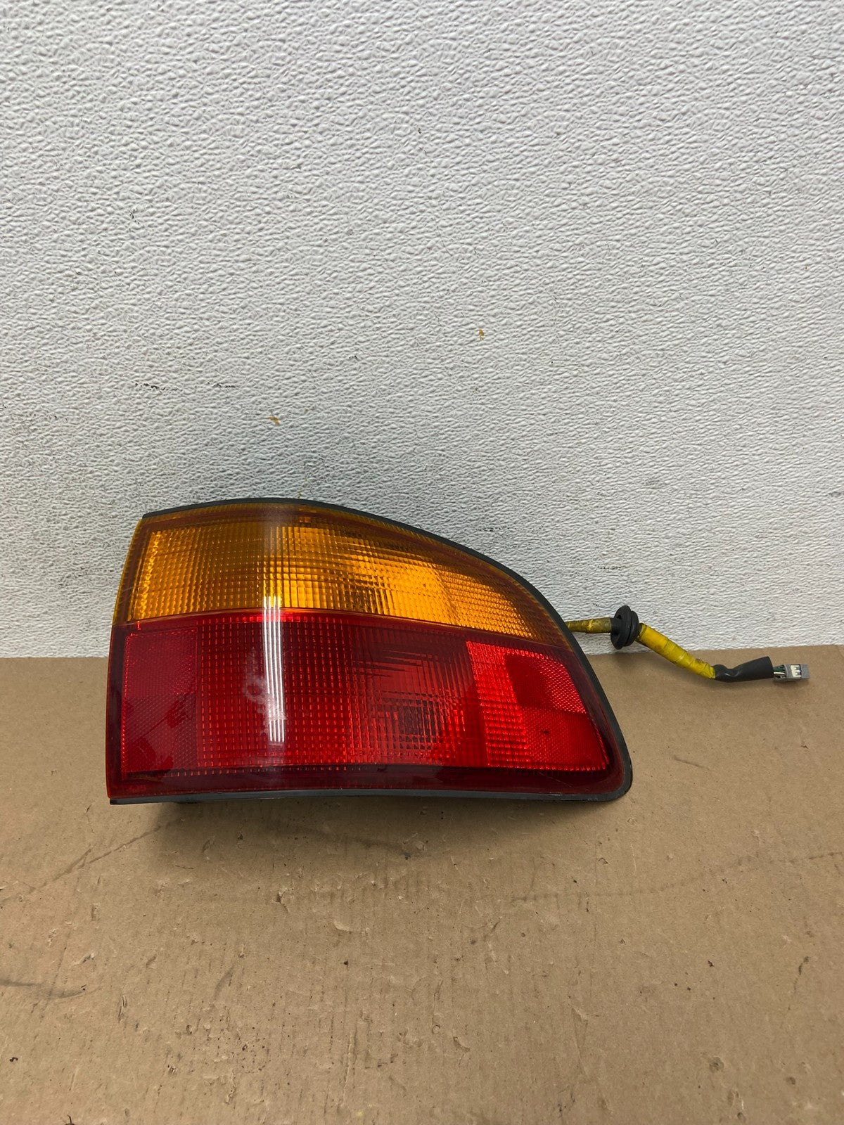 1998 1999 2000 Toyota Sienna Right Passenger Tail light AD7677 DW0