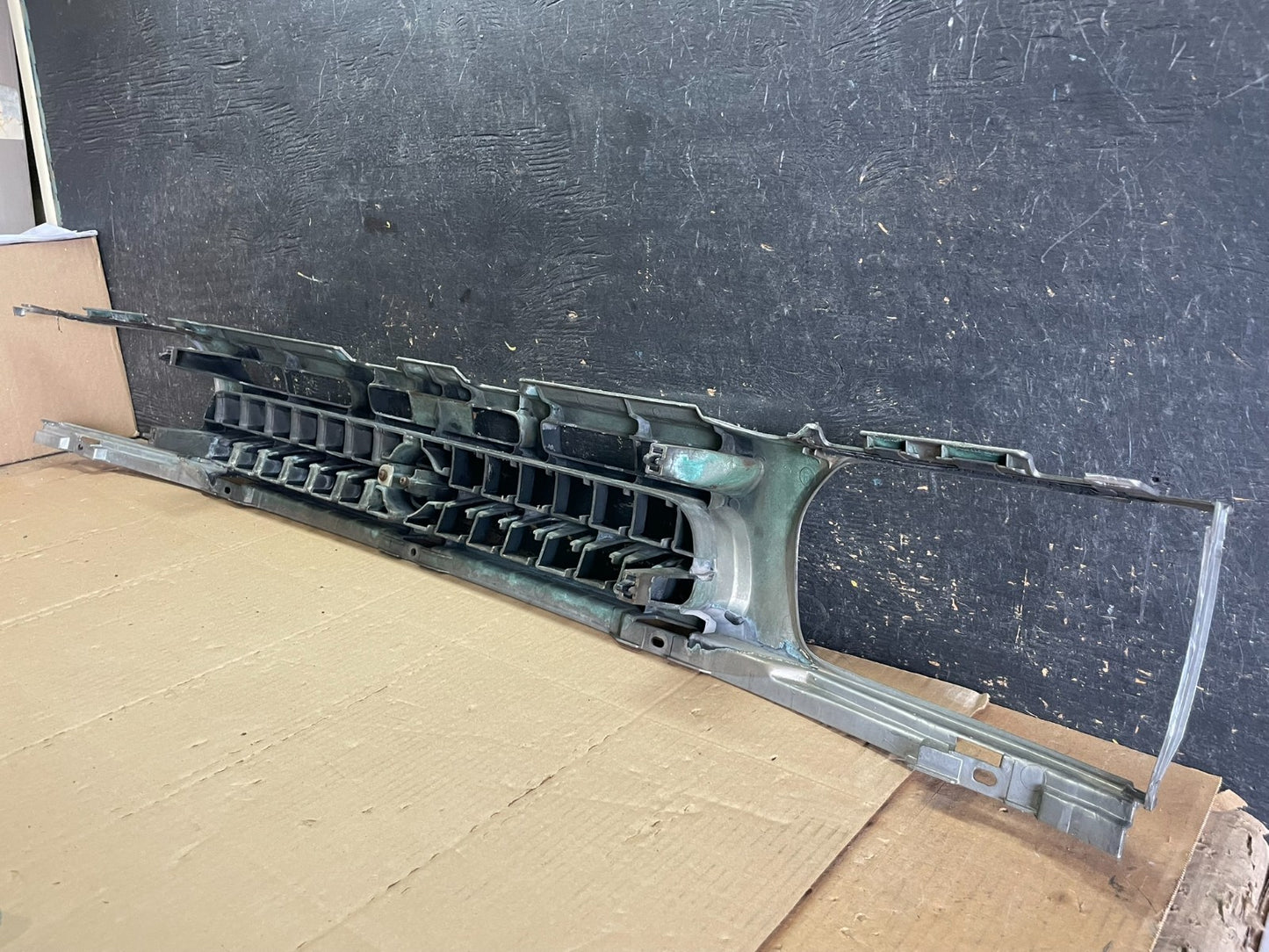 1996 to 1999 Nissan Pathfinder Front Upper Grill Grille OEM AA8841 DG5