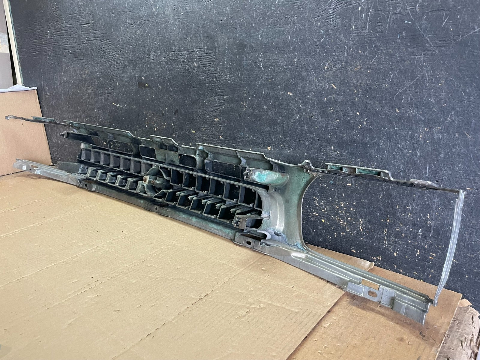 1996 to 1999 Nissan Pathfinder Front Upper Grill Grille OEM AA8841 DG5