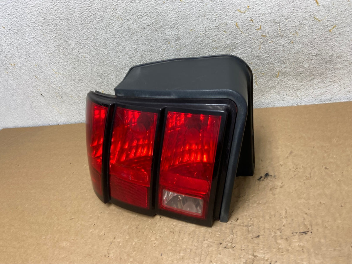 1999 - 2004 Ford Mustang Left Driver Lh Side Tail Light AI3631 LK1