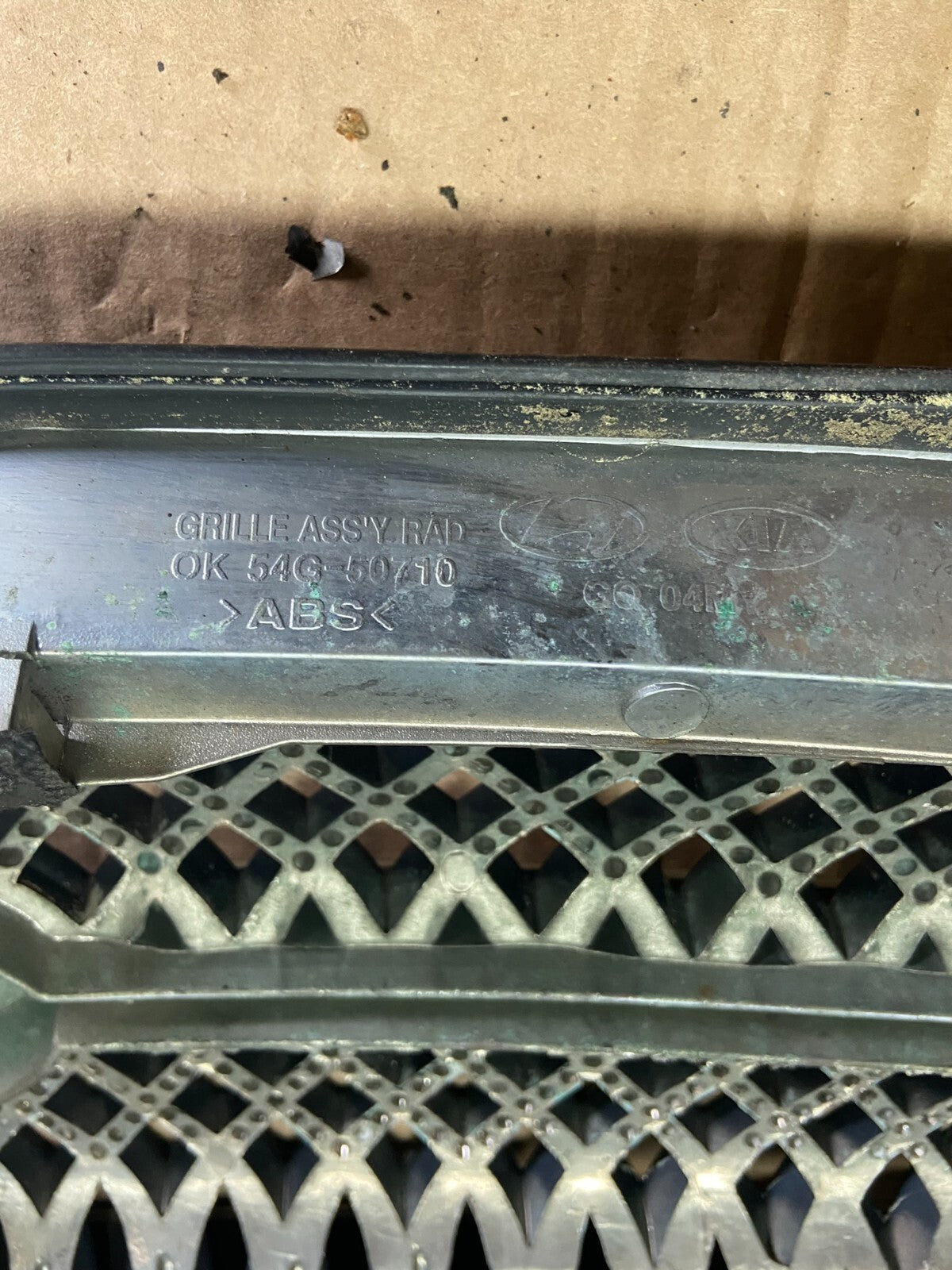 2004 to 2005 Kia Sedona Front Upper Grill Grille o1228 PS13