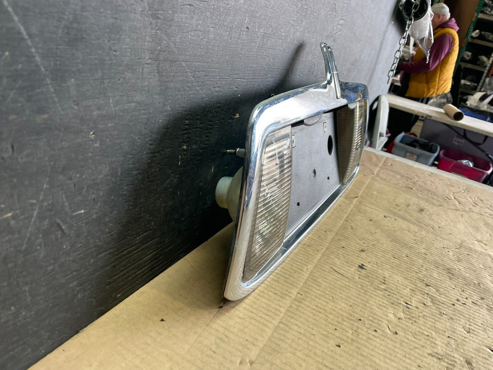 2000- 2002 Lincoln LS Rear Finish Panel Trunk Panel Chrome OEM J4095 DG2