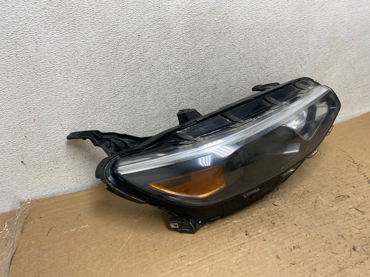 2016 - 2018 Chevrolet Malibu Right Passenger RH Halogen Headlight AH9265 DW1
