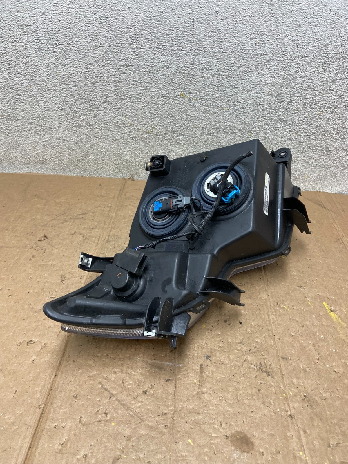 2007 to 2010 Ford Edge Left Driver Side Halogen Headlight AA35655