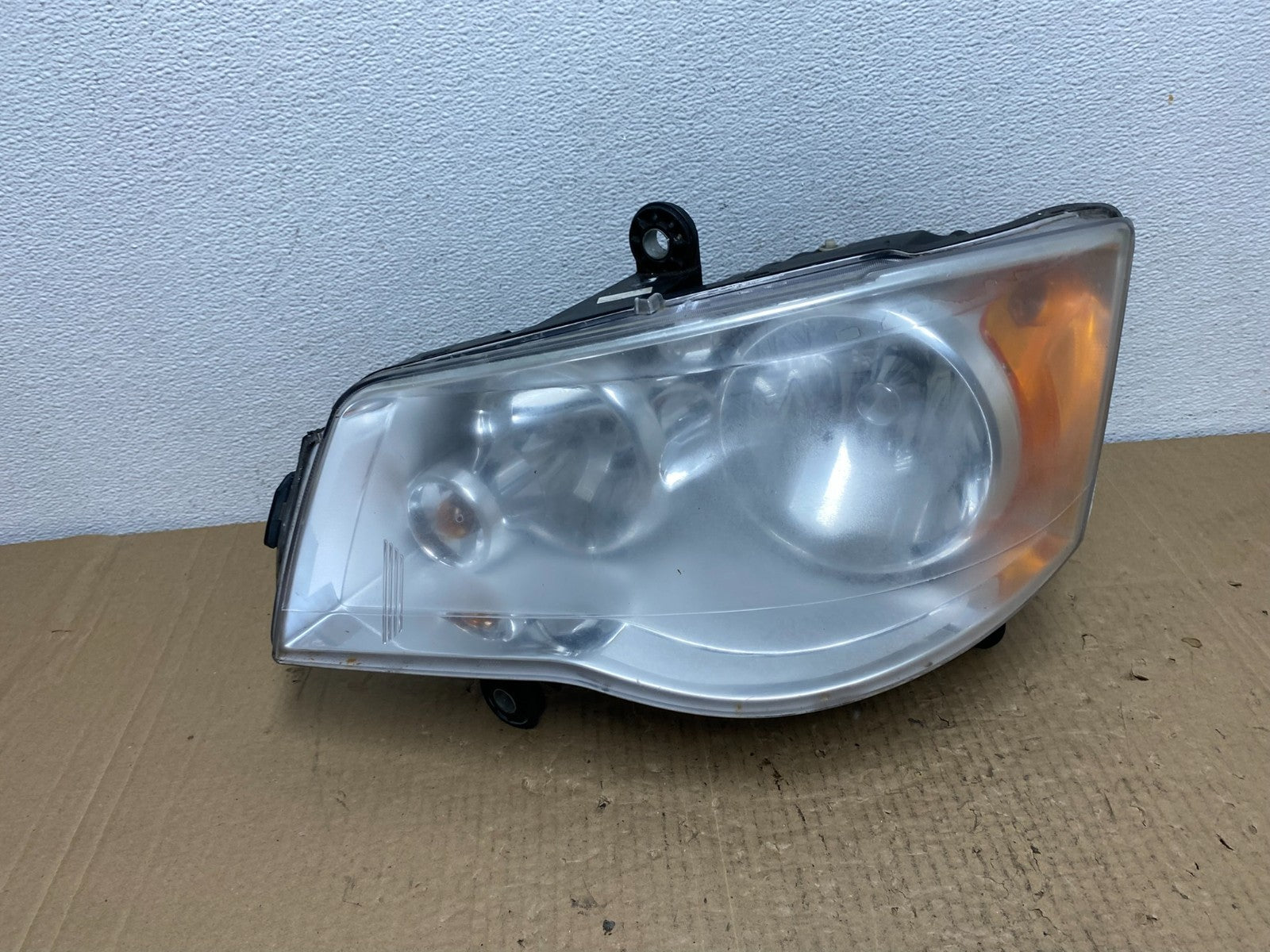 2008 to 2016 Chrysler Town and Country Left Driver Lh Side Headlight AC3903 DW0