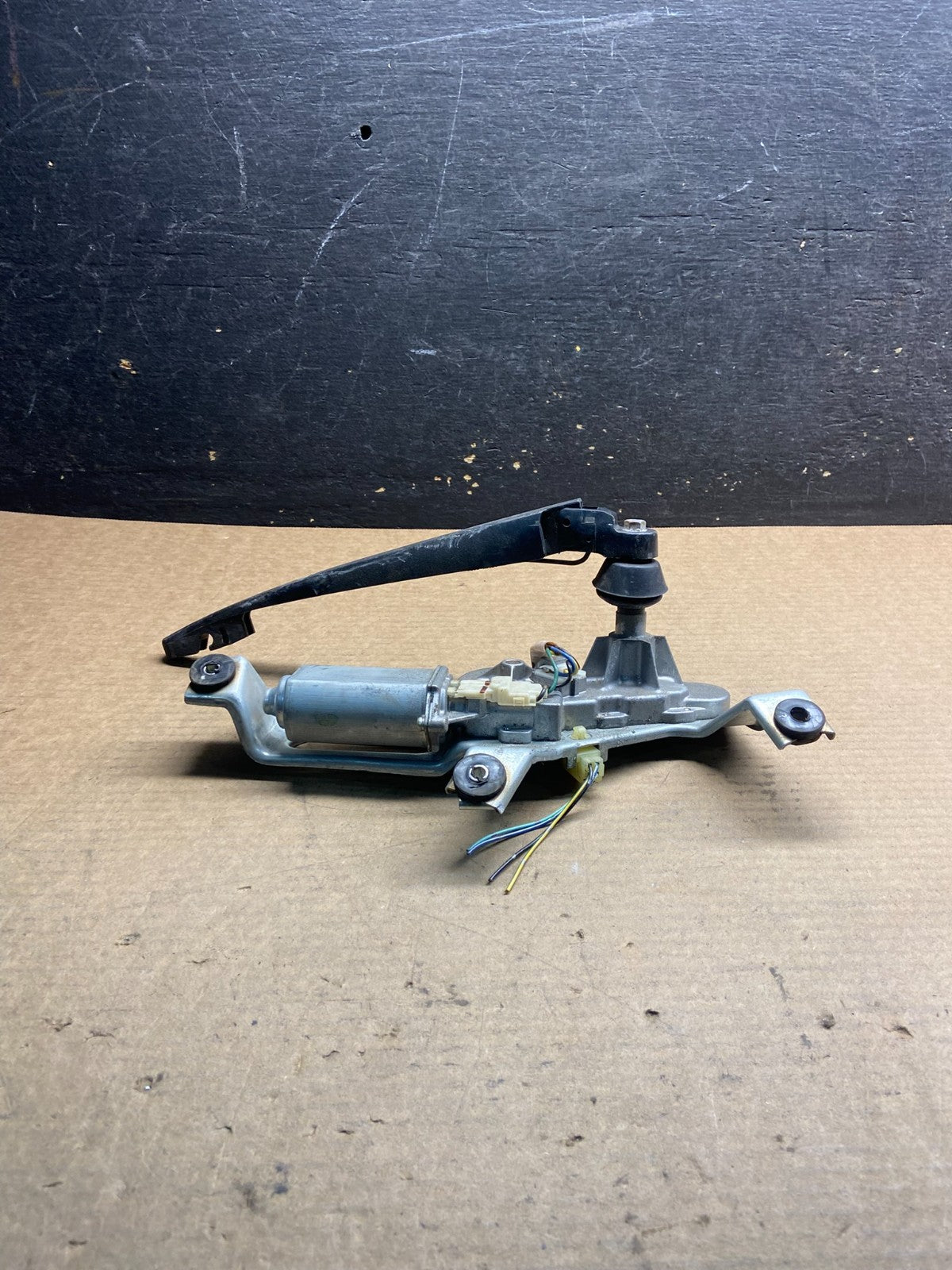 2005 to 2009 Subaru Legacy Outback Rear Windshield Wiper Motor AA06371