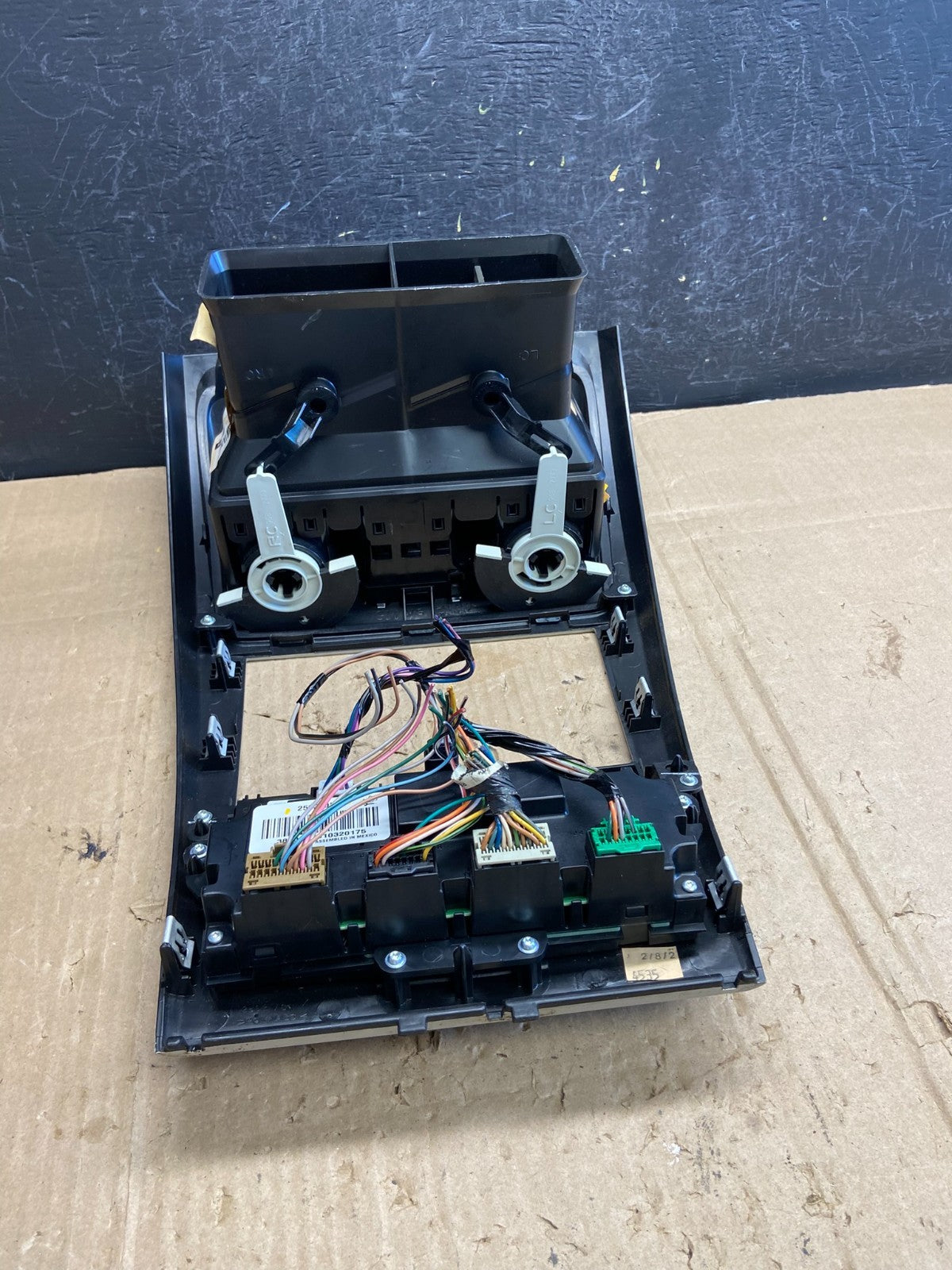 2007 - 2012 GMC Acadia A/C Heater Climate Control Radio Panel Bezel OE ae1860 DG6
