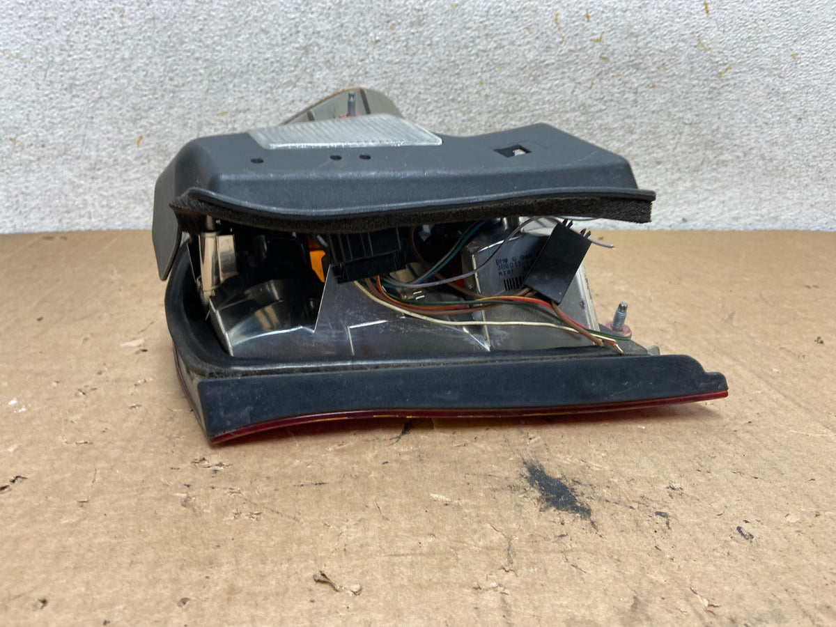 2002 - 2005 BMW 3 E46 Series Left Driver Side Lh Tail Light AI9063 LK6