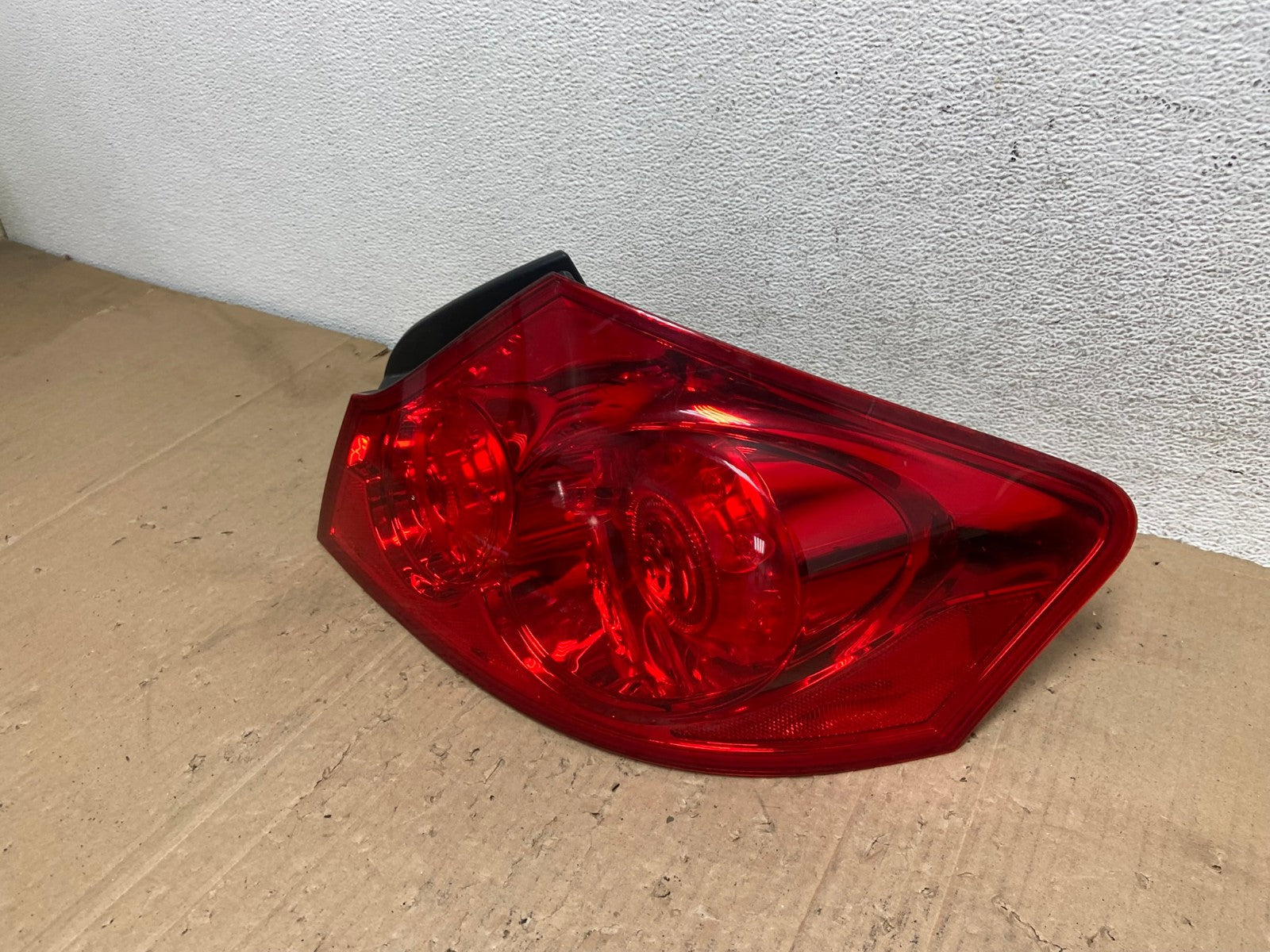 2007 to 2013 Infiniti G35 G37 Sedan Right Passenger Rh Tail Light AE9341 LK1