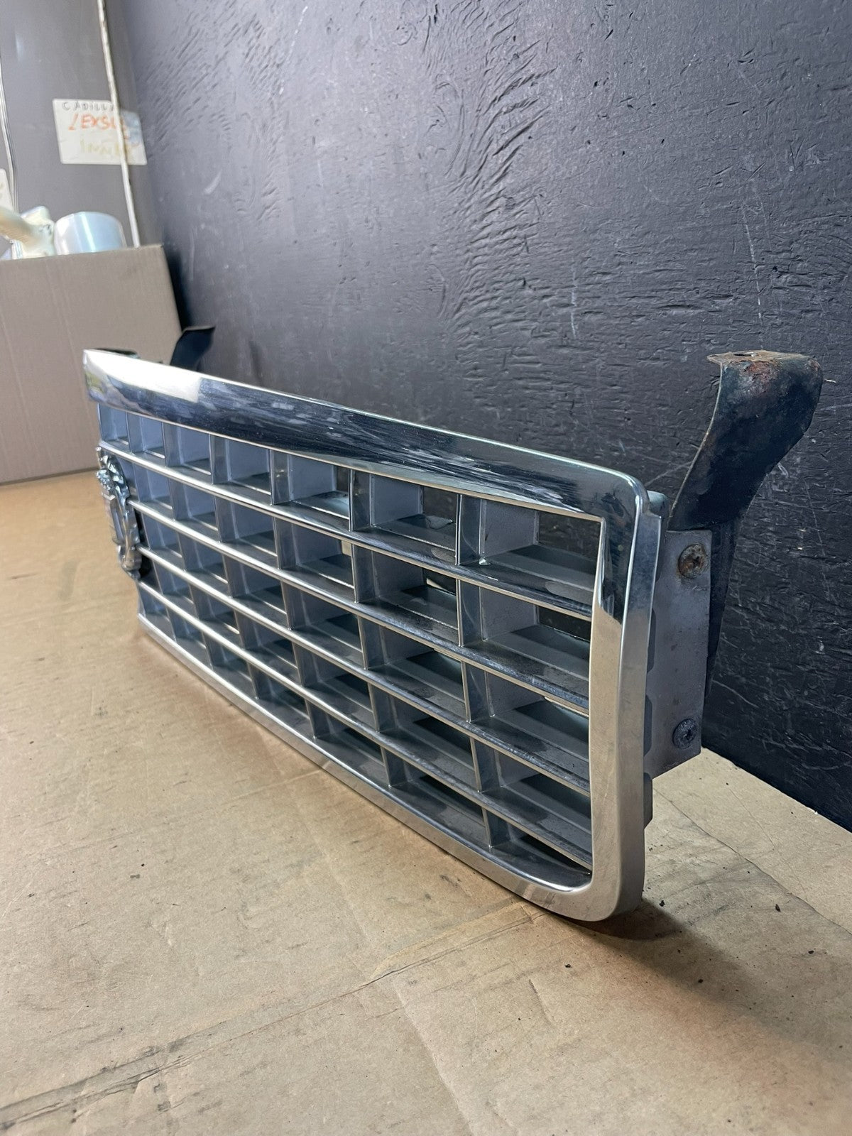 1994 1995 1996 Cadillac Deville Front Upper Grill Grille AC5125 DG1