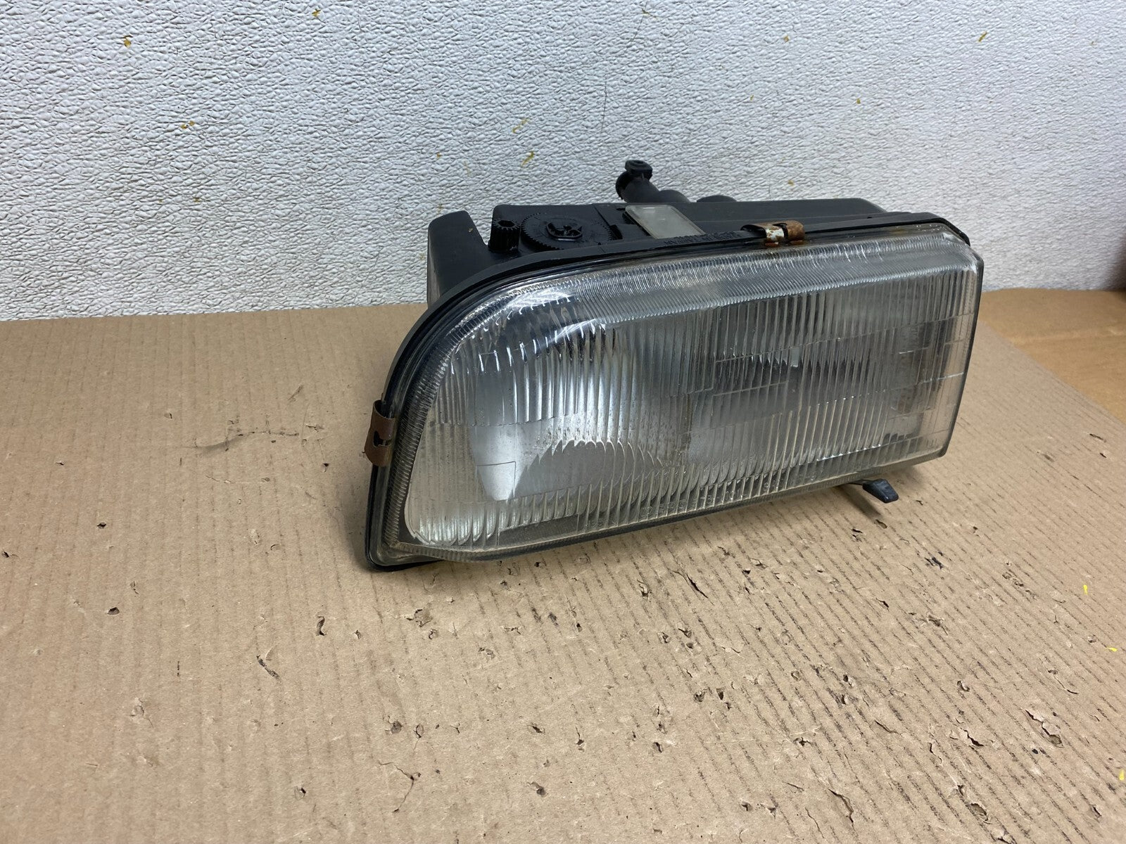 1997-2005 Volvo S70 C70 V70 Left Driver Lh Side Halogen Headlight M92252