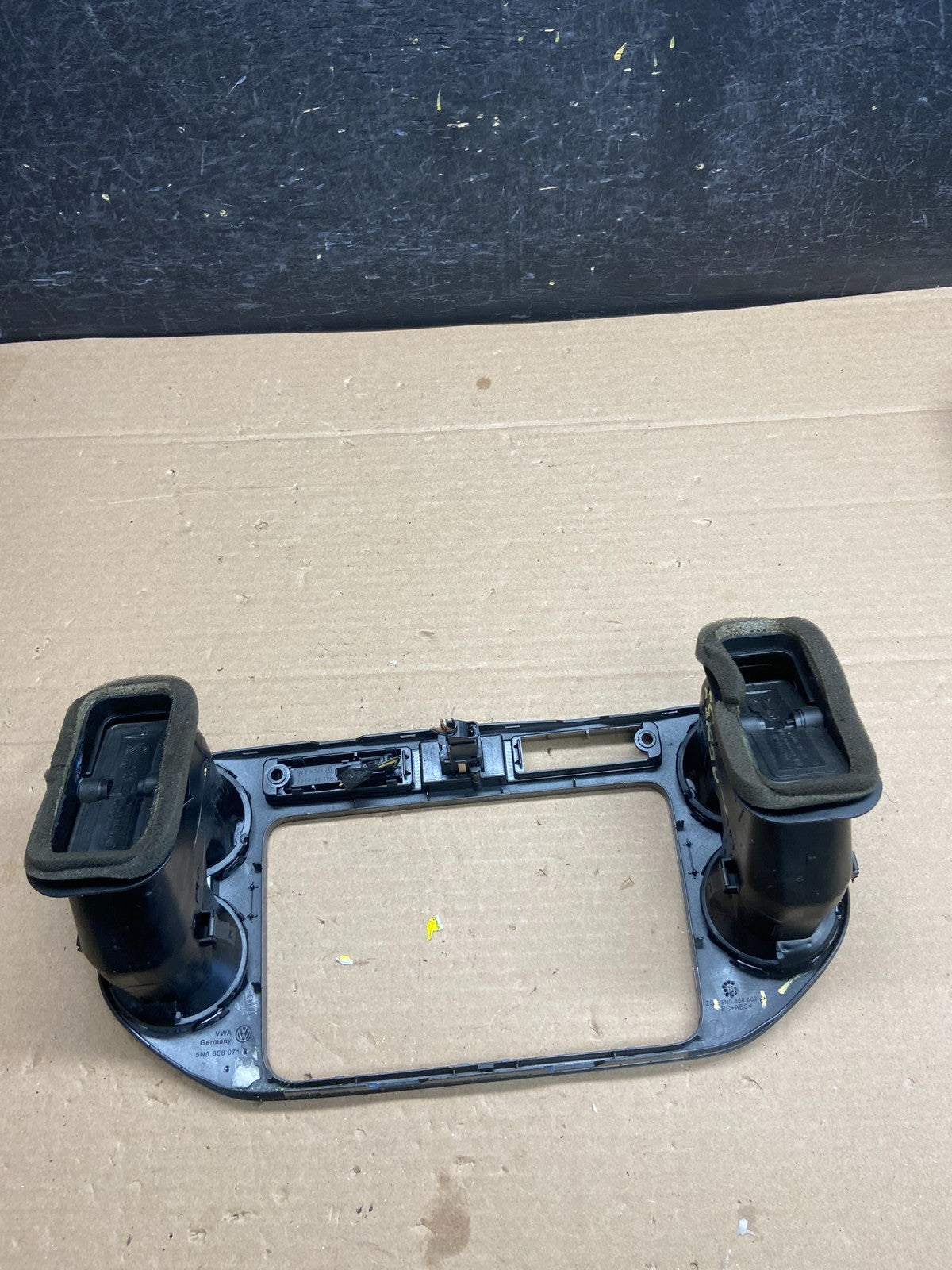 2009 2010 2011 Volkswagen Tiguan Center Dash Radio Bezel Trim AG5158 DG3