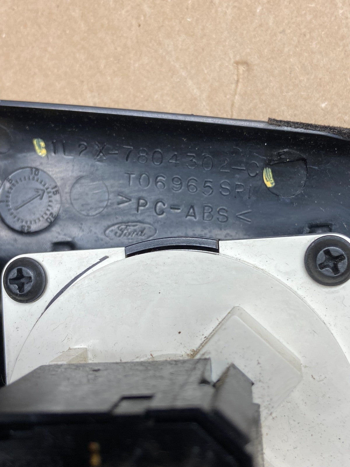 2002 to 2005 Ford Explorer Radio Dash Bezel Climate Control Air Vent AI6407 DG4