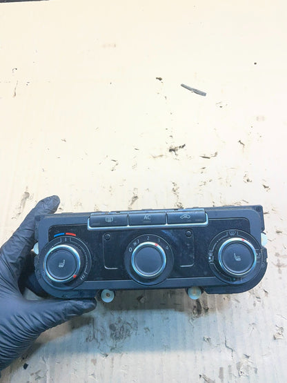 2013-2015 Volkswagen Tiguan Front Center Console Climate Control OEM X8295 DG0