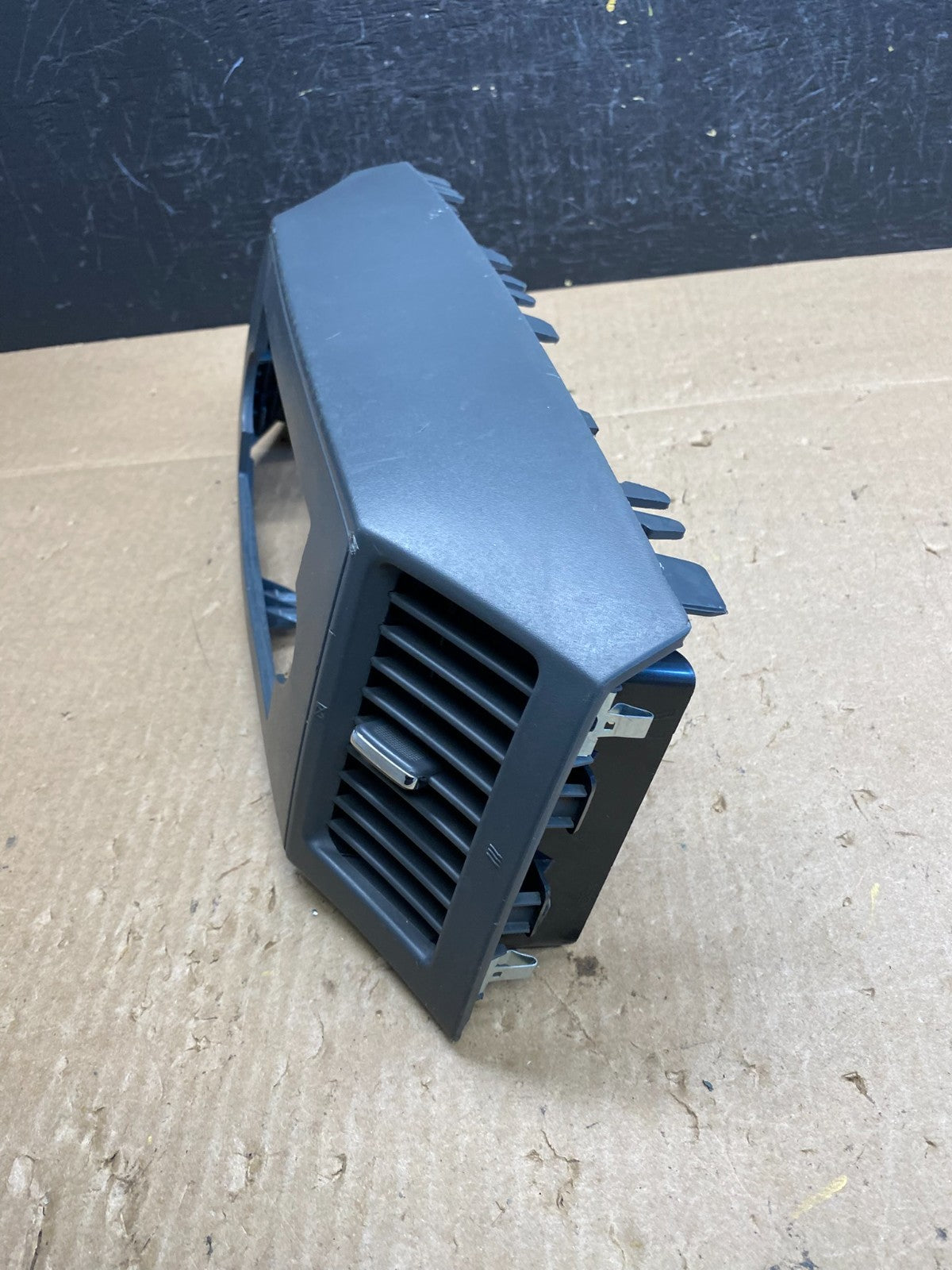 2005 - 2007 Jeep Grand Cherokee Center Dash Radio Bezel Trim ac6451 DG4