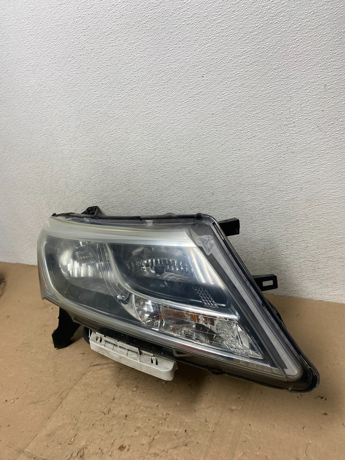2013 to 2016 Nissan Pathfinder Right Passenger RH Side Headlight AG5438 DW1