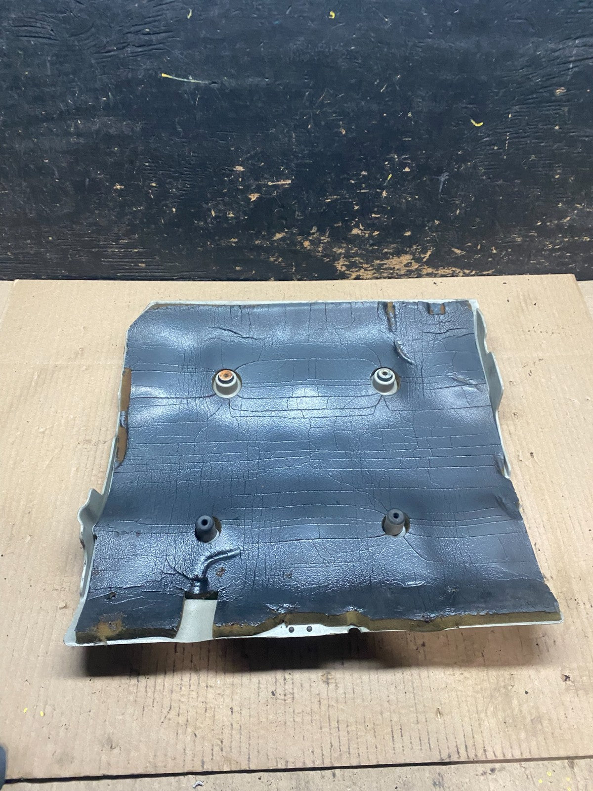 2001 to 2004 Cadillac Deville Seville Northstar Engine Motor Cover W5580 DG4