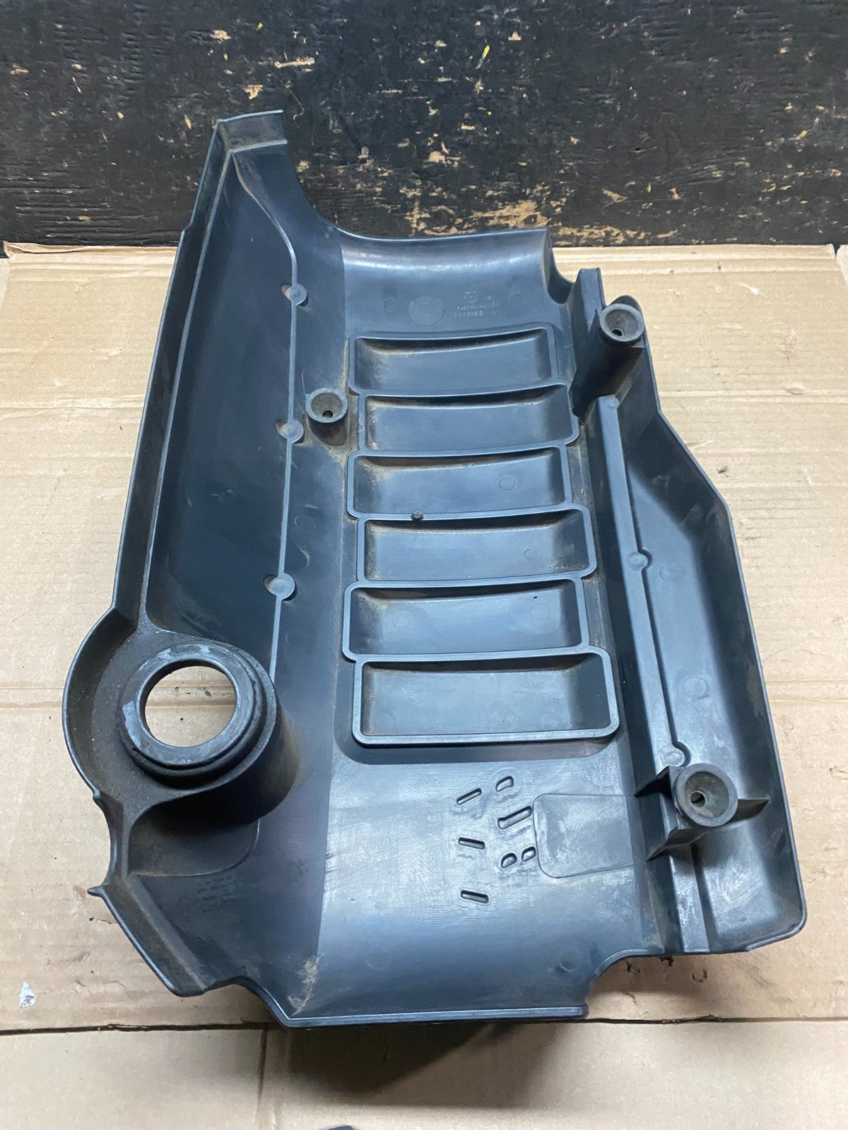 2007 to 2008 GMC Acadia 3.6L VVT Engine Cover Shield OEM v2666 DG7