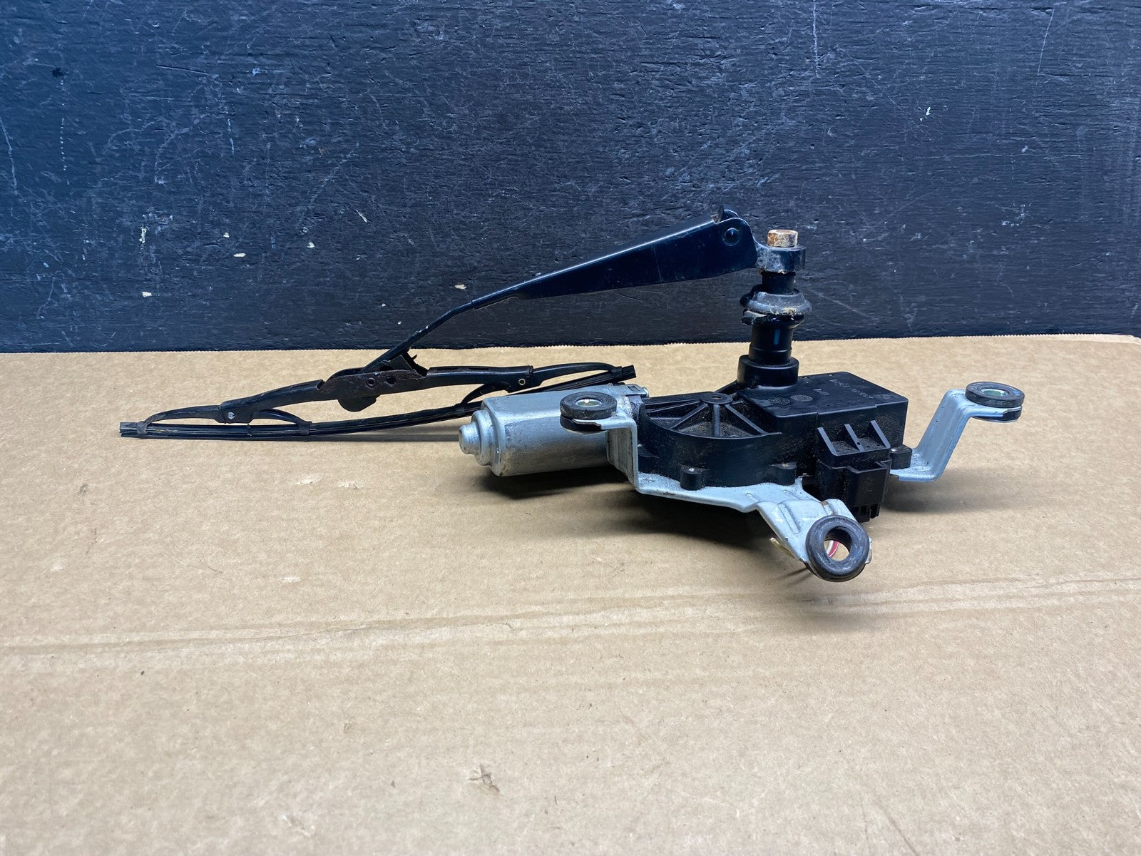 2010 to 2016 Cadillac SRX Rear Windshield Washer Wiper Motor af6880 DG1