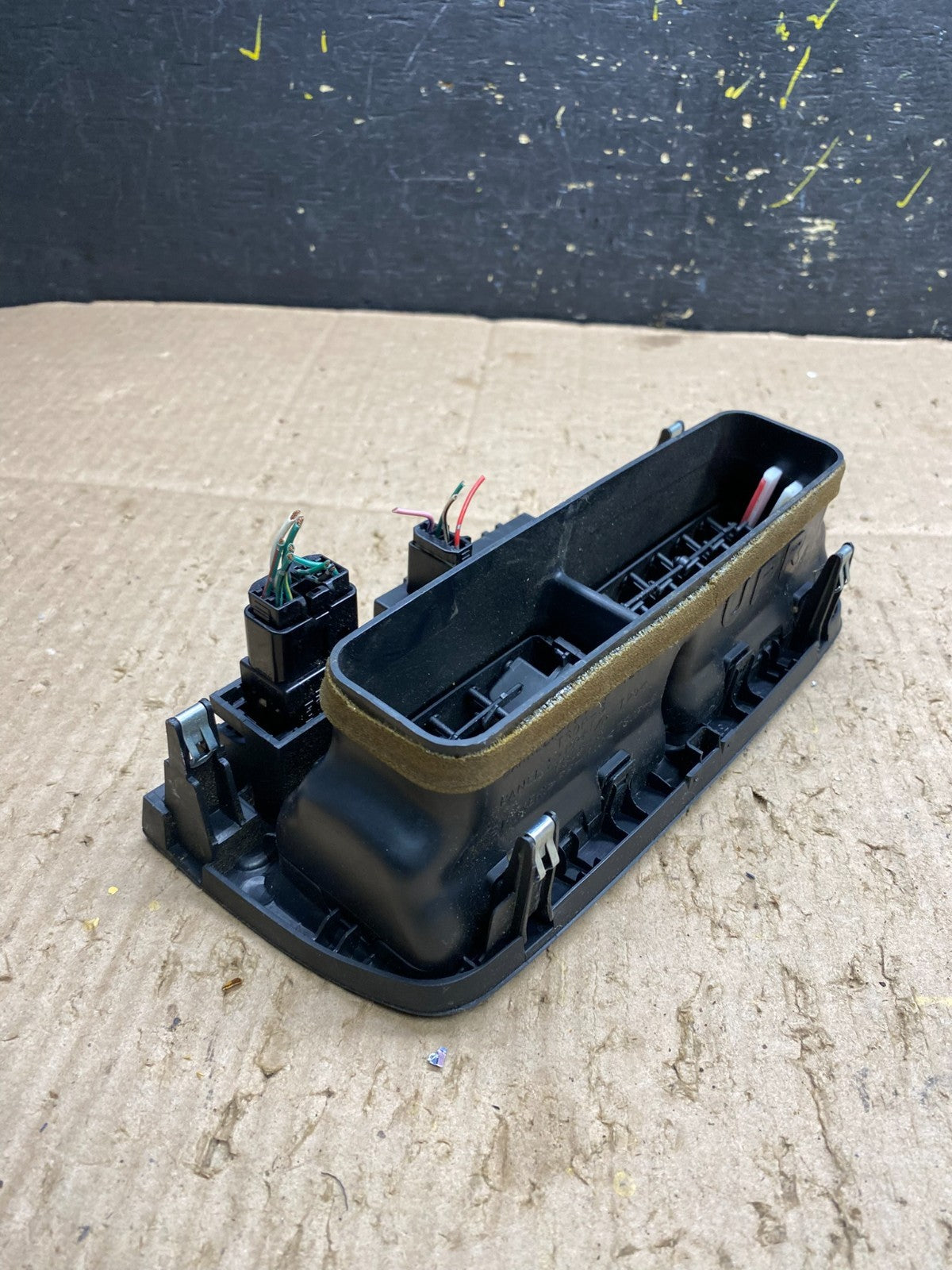 1997 to 2001 Lexus ES330 ES300 Front Center Side Air Vent Y8012  DG4
