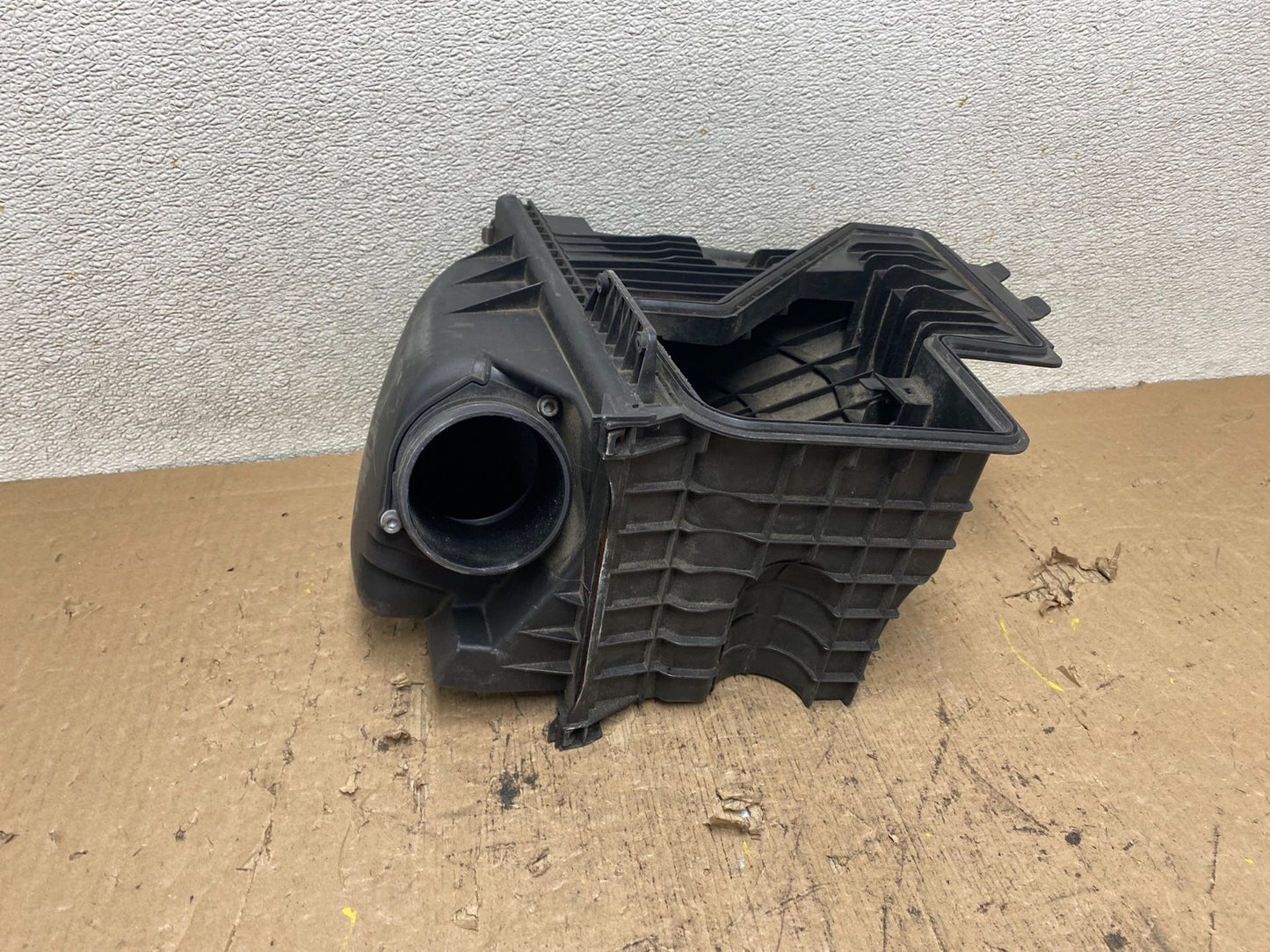 2006 to 2008 BMW 7 E65 E66 750Li 750i Left Side Air Cleaner Intake Box S1794 DG0