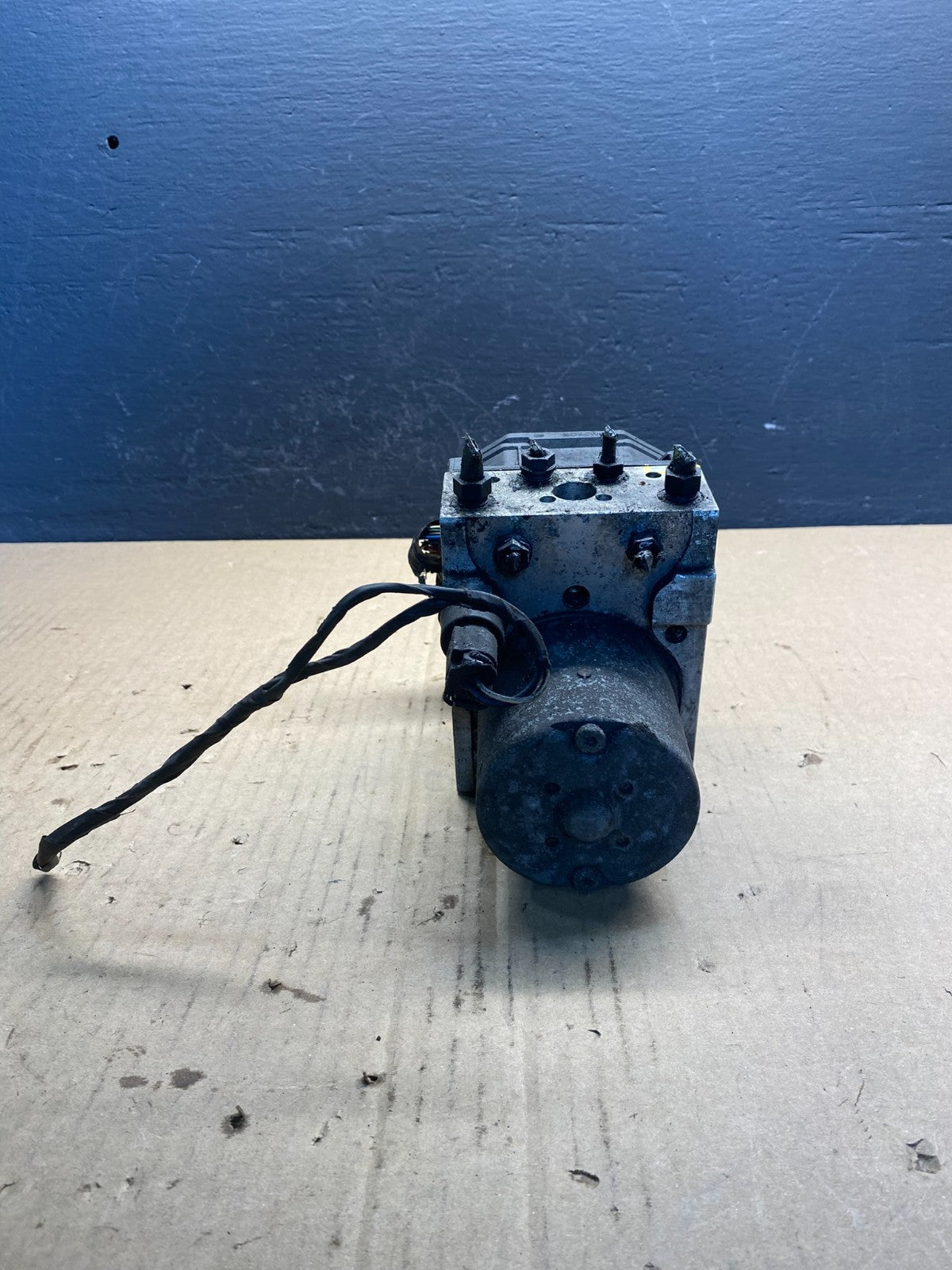 2002 to 2005 BMW X5 ABS Anti-Lock Brake Pump Module OEM AC0988 DG2