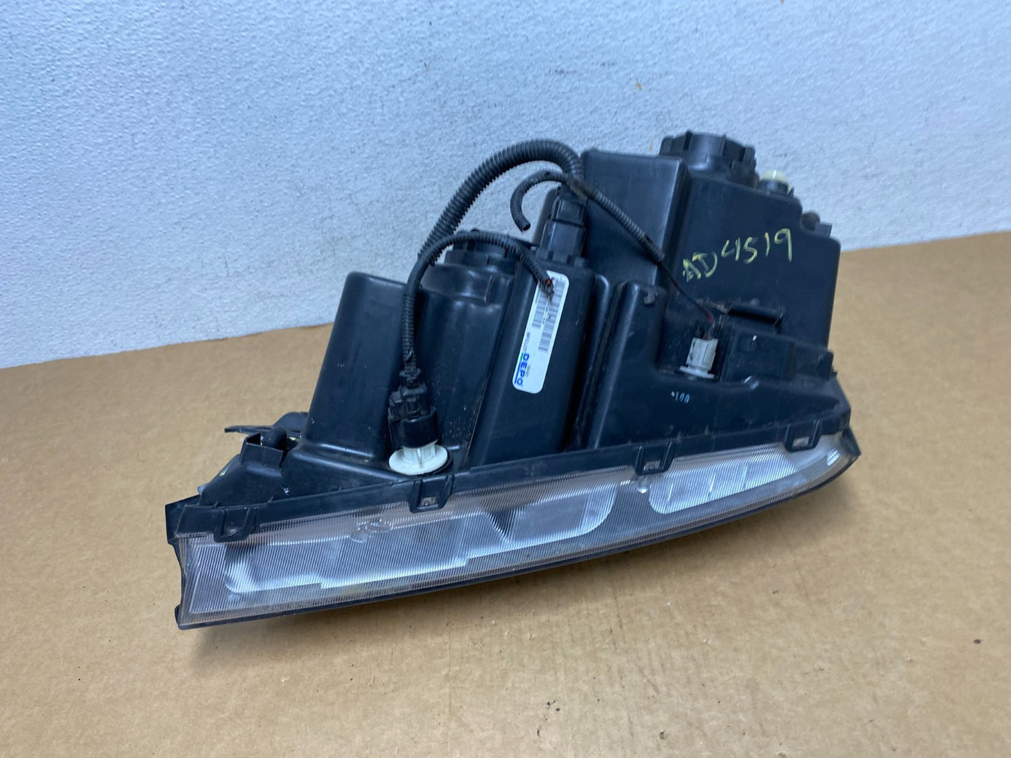 2003 to 2006 Kia Sorento Right Passenger Rh Side Headlight Halogen AD4519 DW8