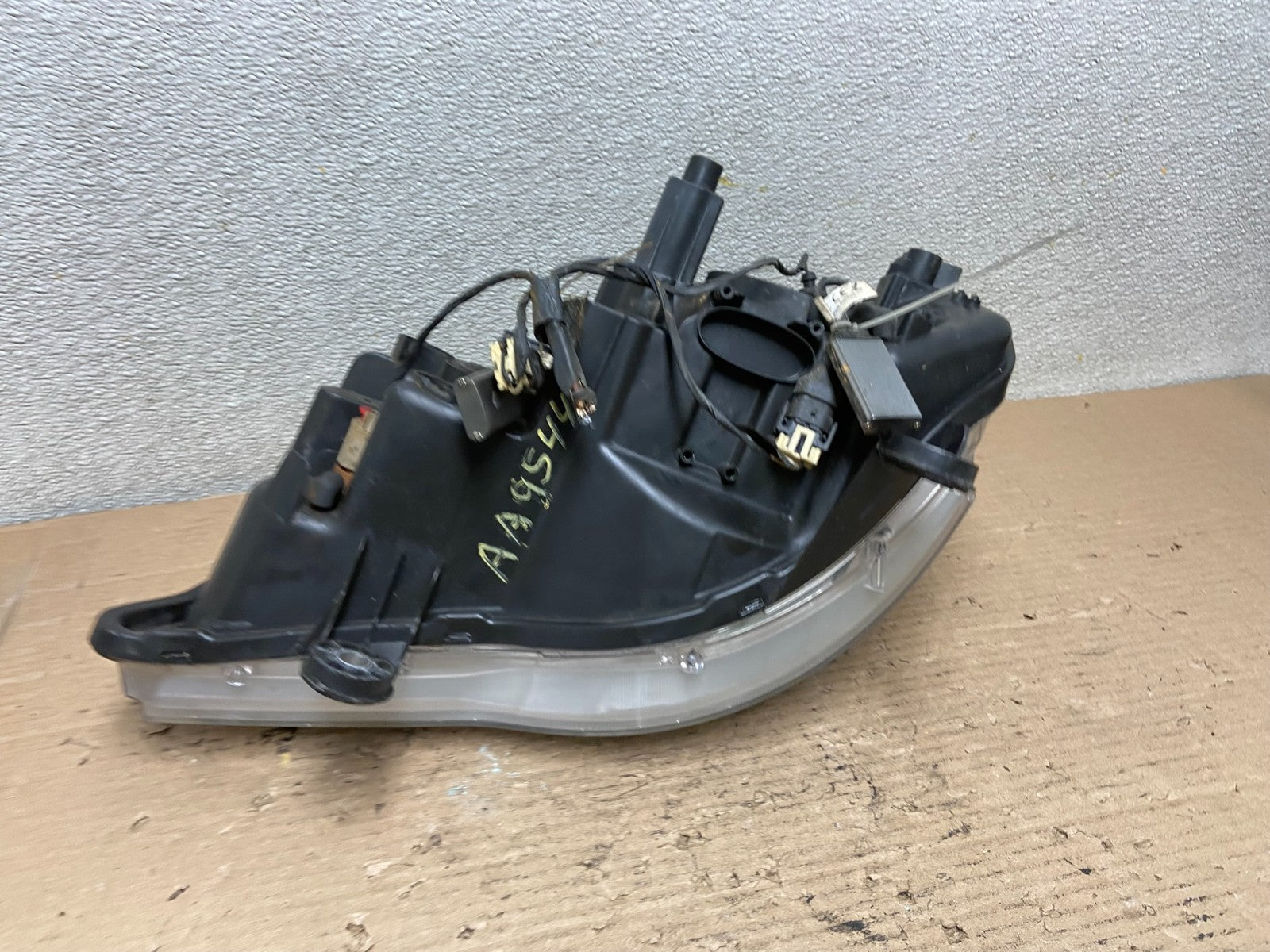 2011 to 2016 Chrysler Town and Country Right Passenger Headlight AA9544 DW8