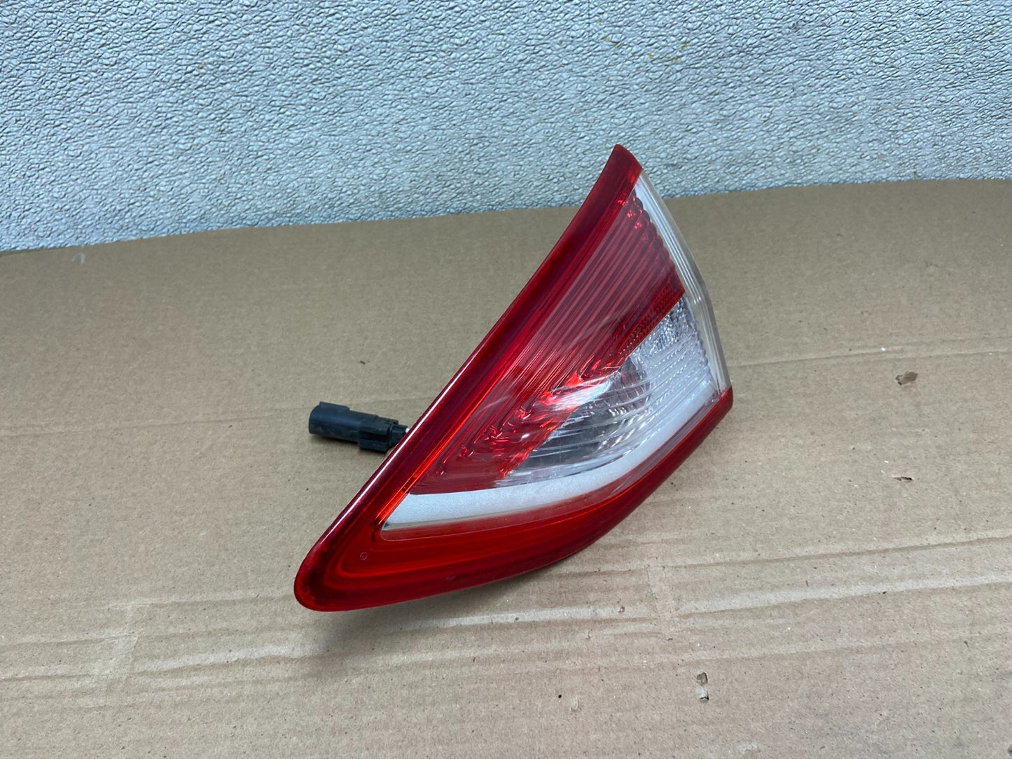2013 to 2016 Ford Escape Right Passenger RH Side Inner Tail Light OEM AB1249 LK2