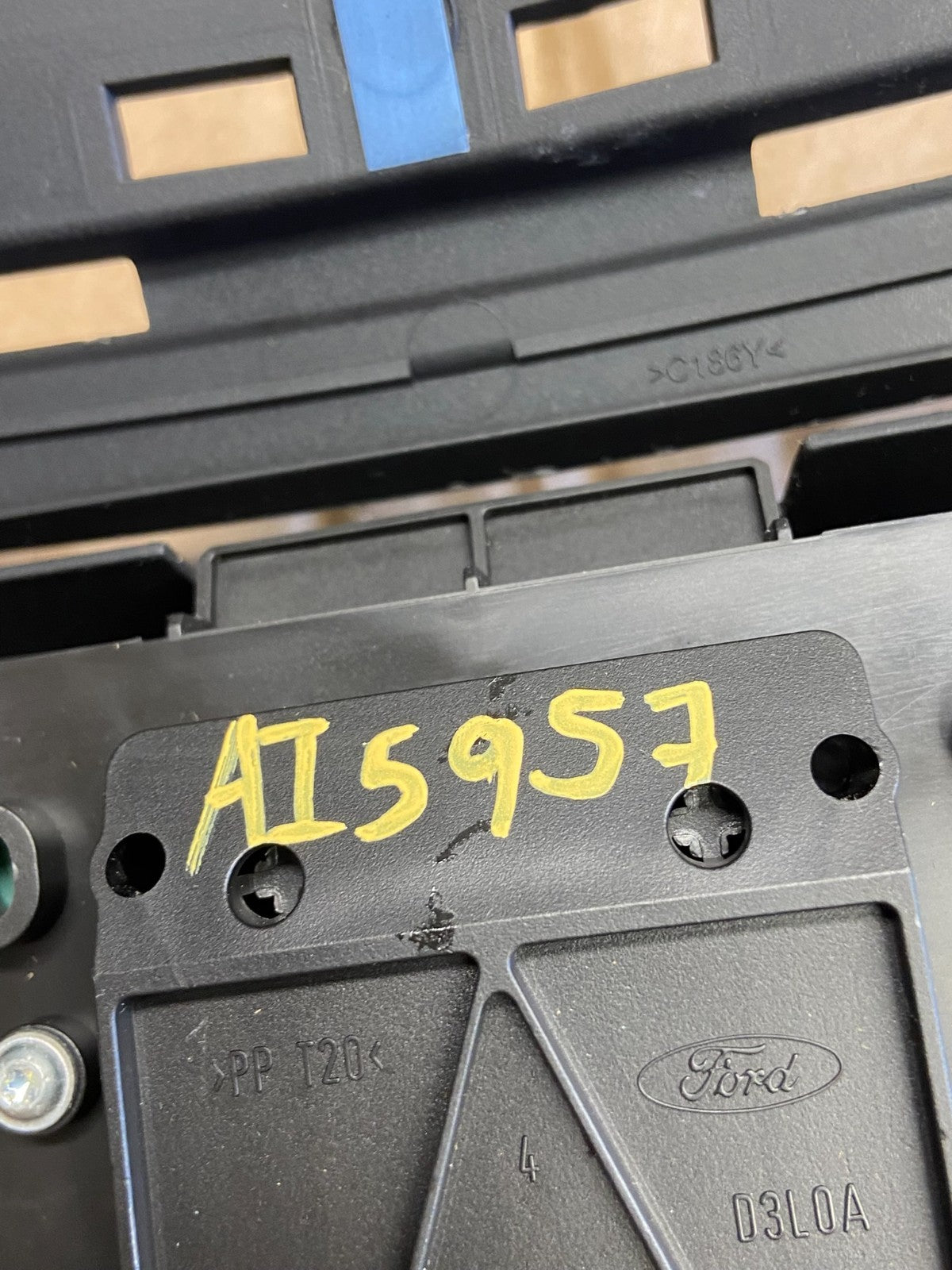 2013 to 2016 Ford Escape Dash Radio Control Panel Air Vent Bezel ai5957 DG5