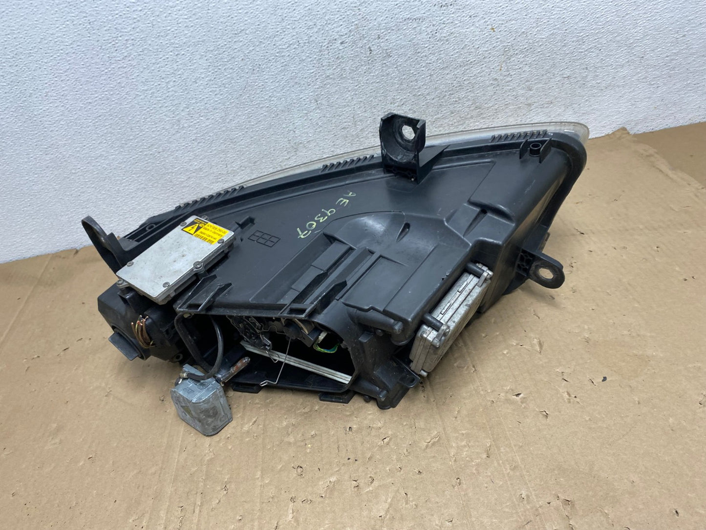 2005 to 2008 Audi A6 Right Passenger Side Headlight Xenon HID AE9307 LK4