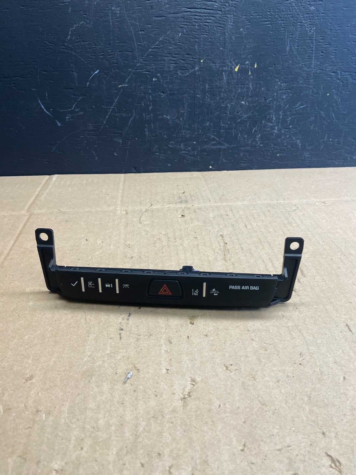 2013 - 2017 GMC Acadia Center Dash Hazard Warning Switch OEM AB9350 DG0