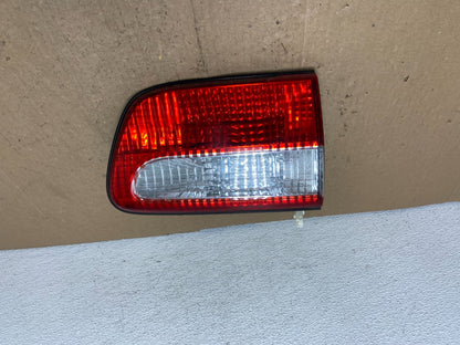 2001 - 2003 Toyota Sienna Right Passenger Rh Side Inner Tail Light AC5912 DW0
