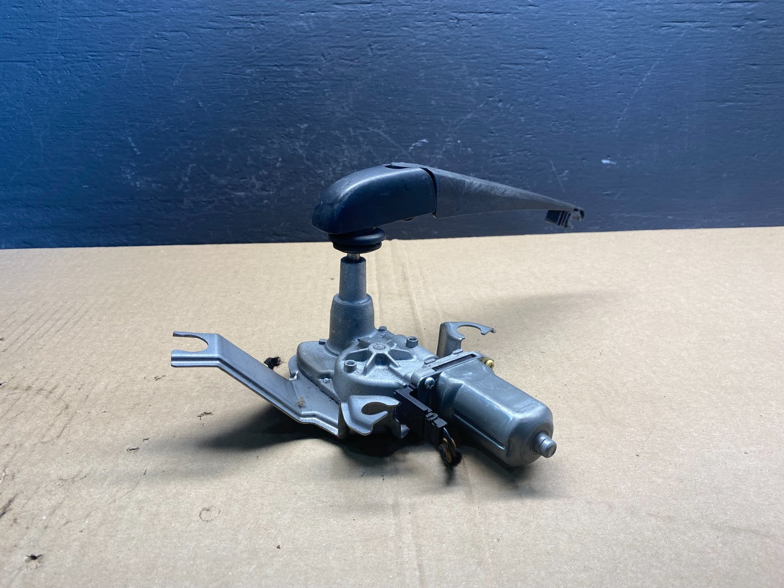 2015 - 2021 Jeep Compass Tailgate Back Door Rear Wiper Motor Wiper OEM AC0950 DG1