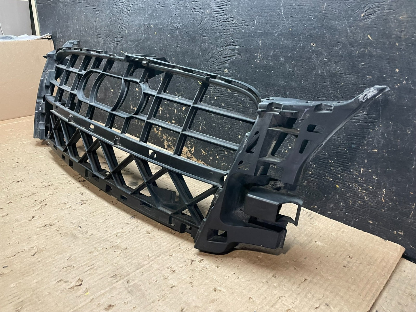 2007 2008 2009 Audi Q7 Front Bumper Cover Grill Support Reinforcement z5562 DG2